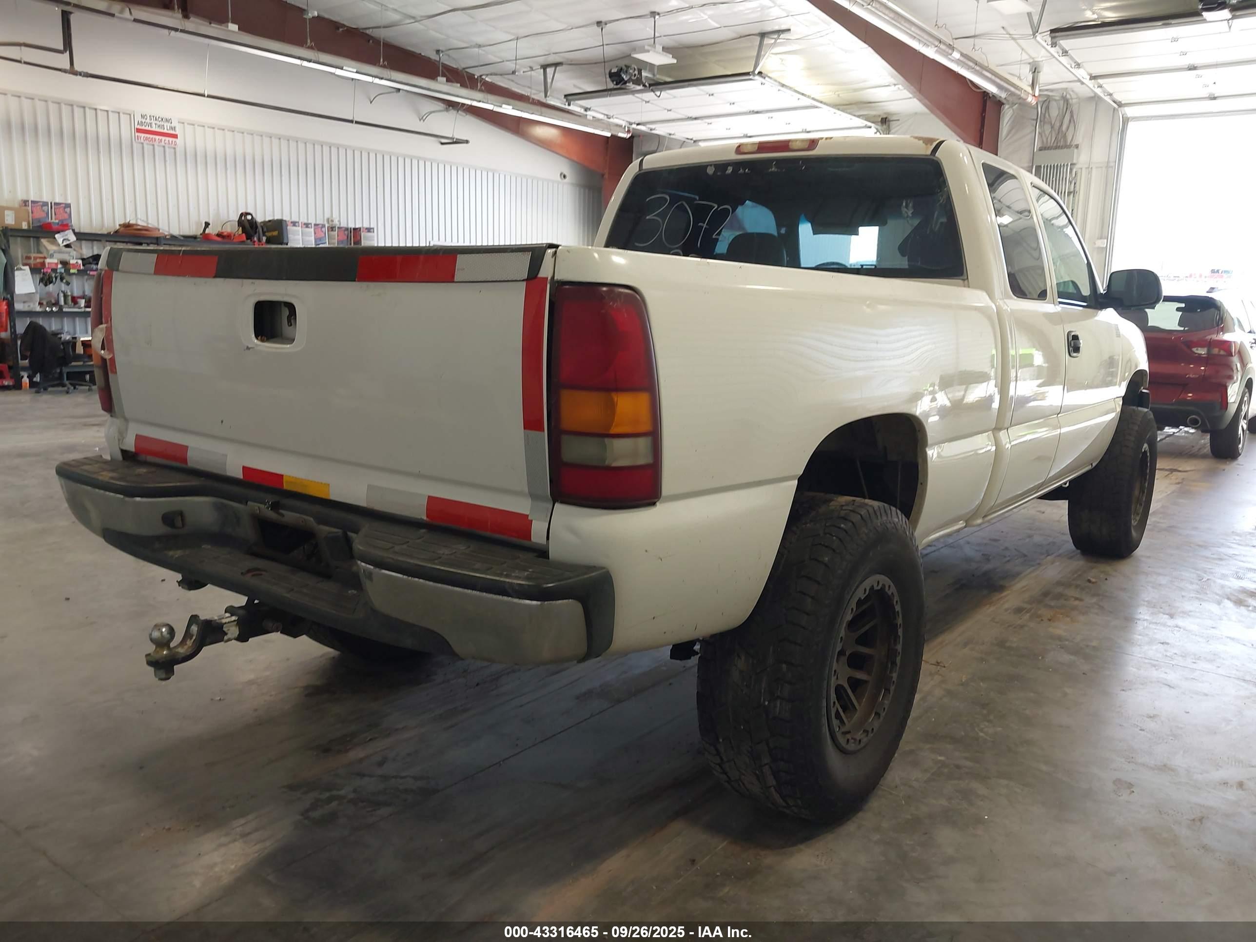 CHEVROLET SILVERADO image 4