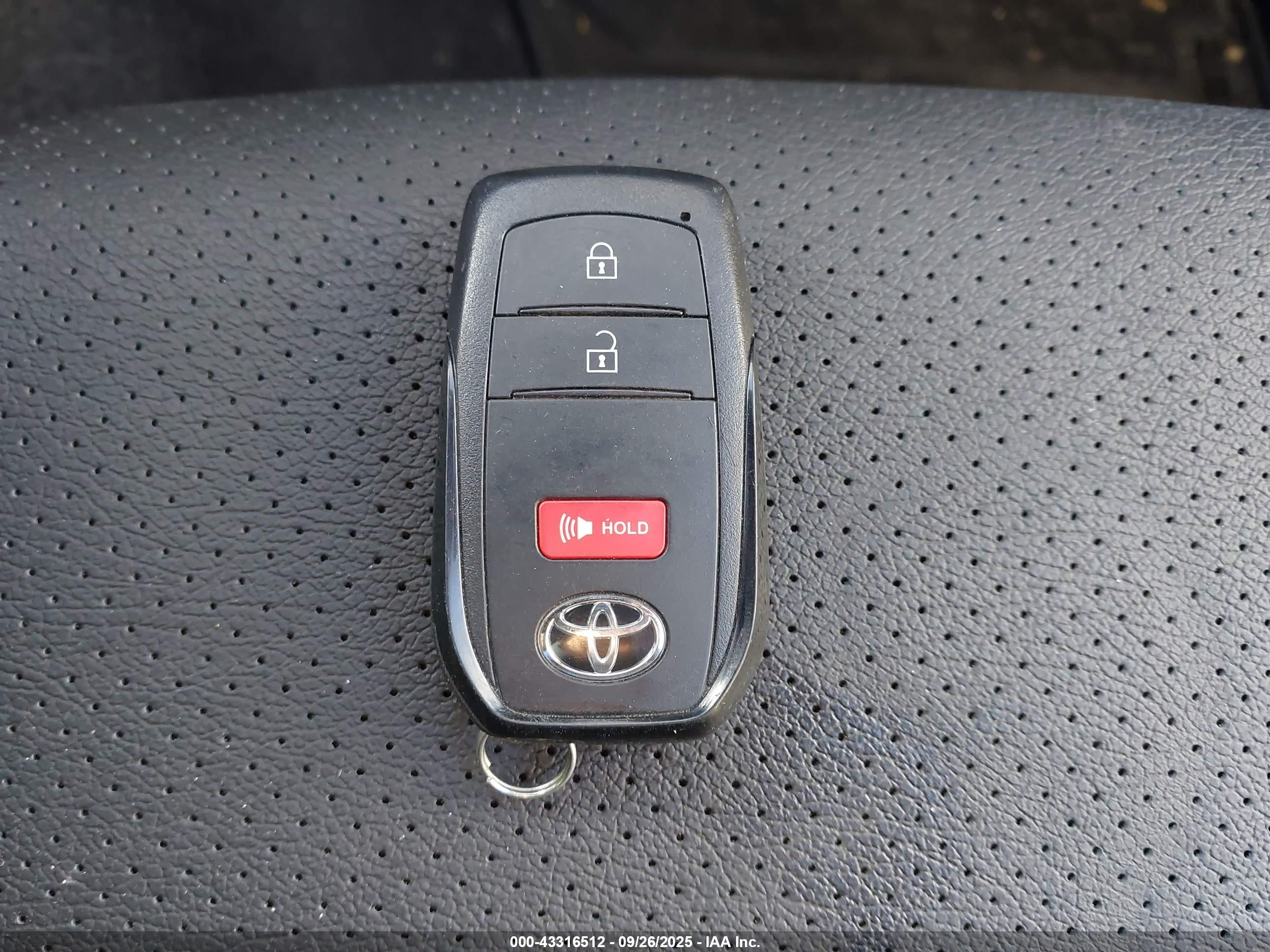 TOYOTA 4RUNNER image 11