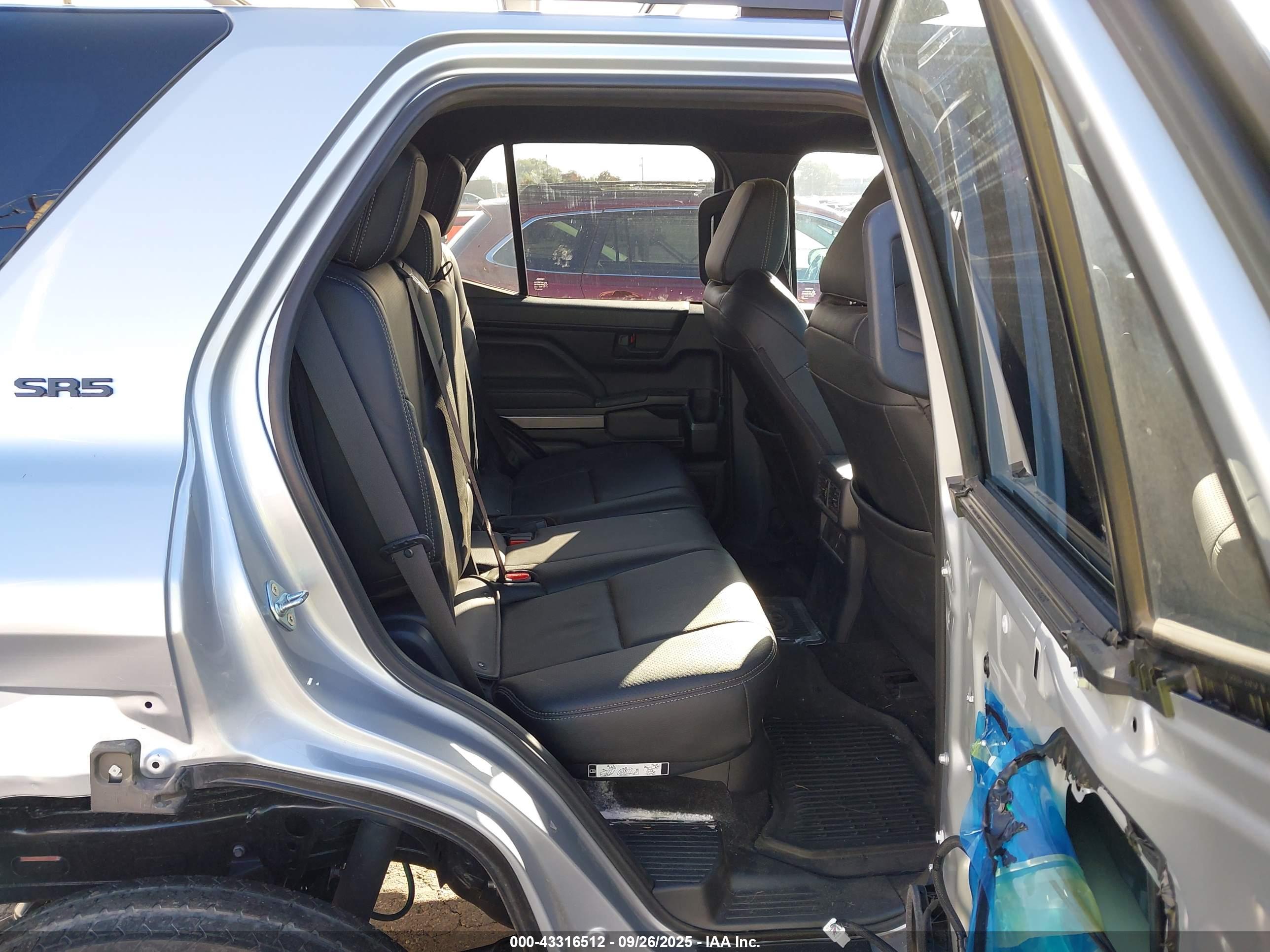 TOYOTA 4RUNNER image 8