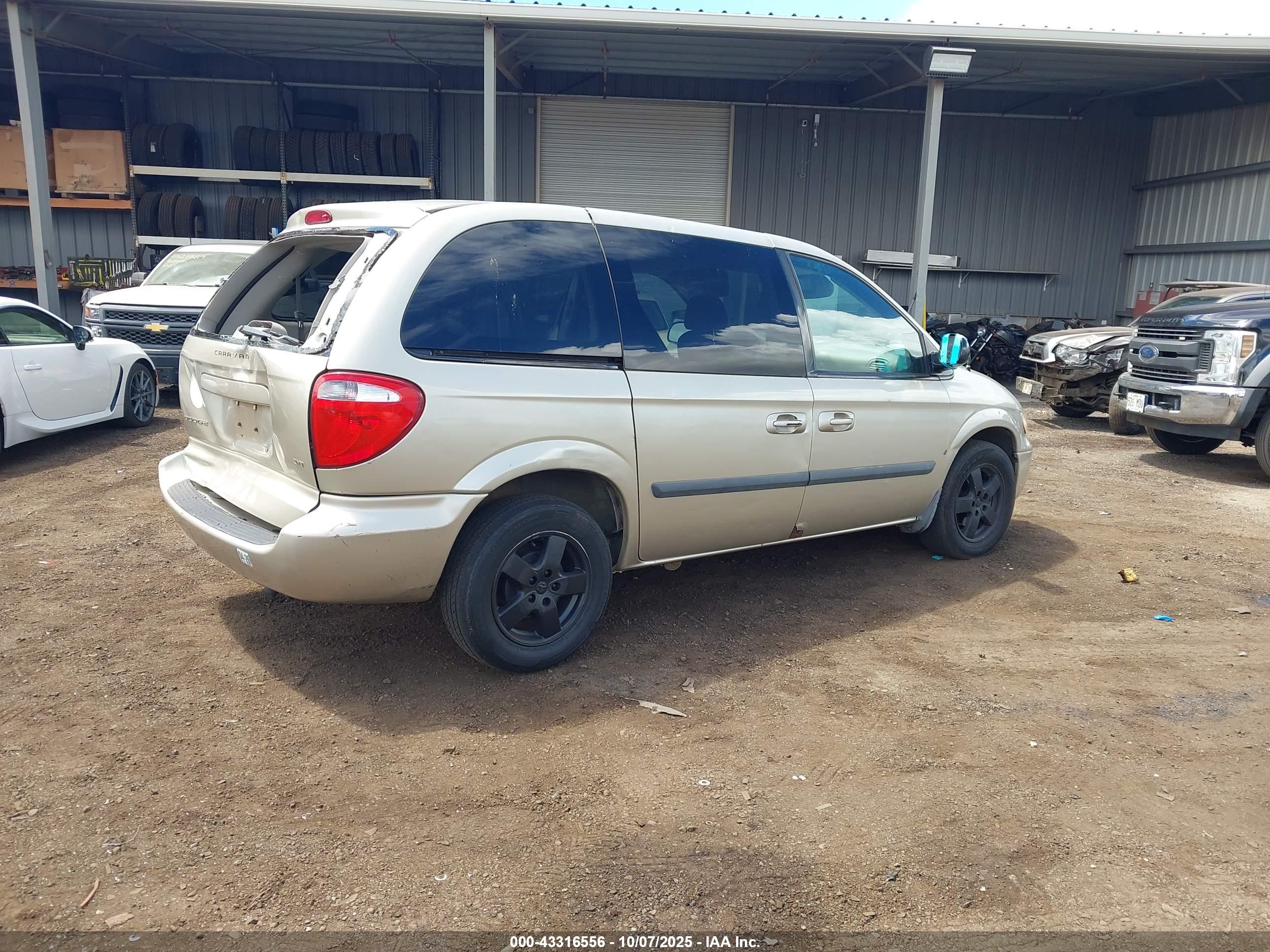 DODGE CARAVAN image 4