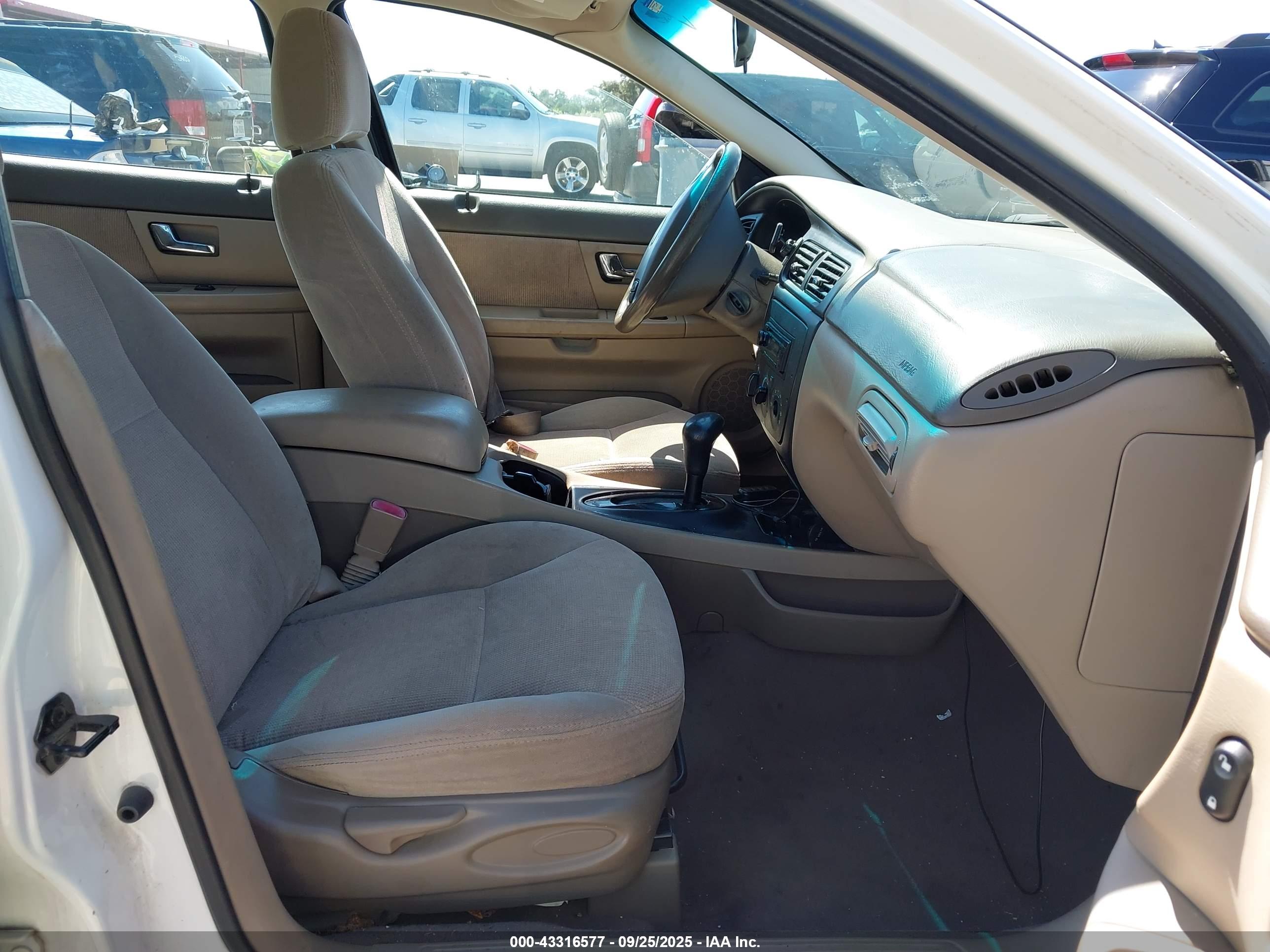 FORD TAURUS image 5