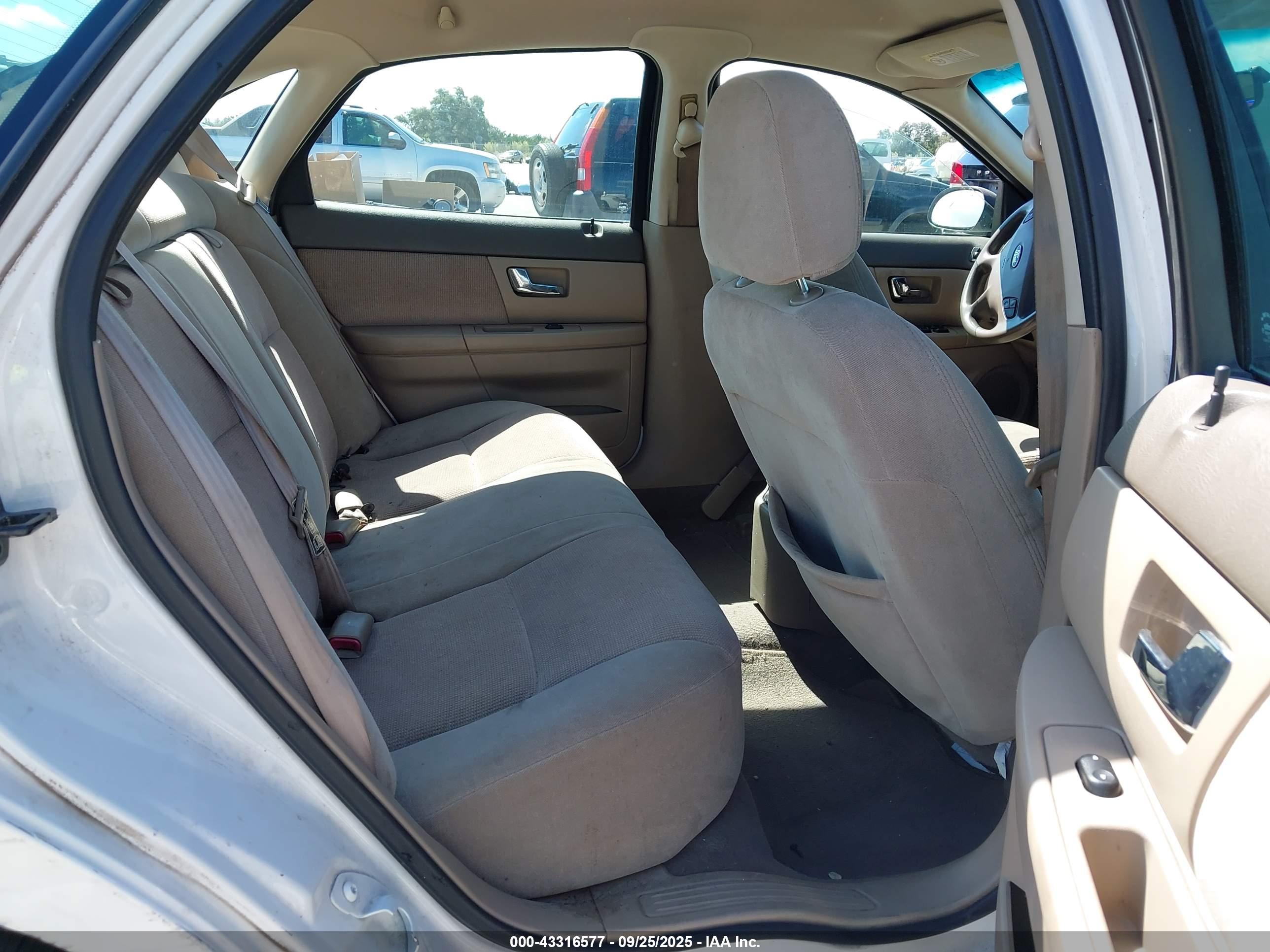 FORD TAURUS image 8