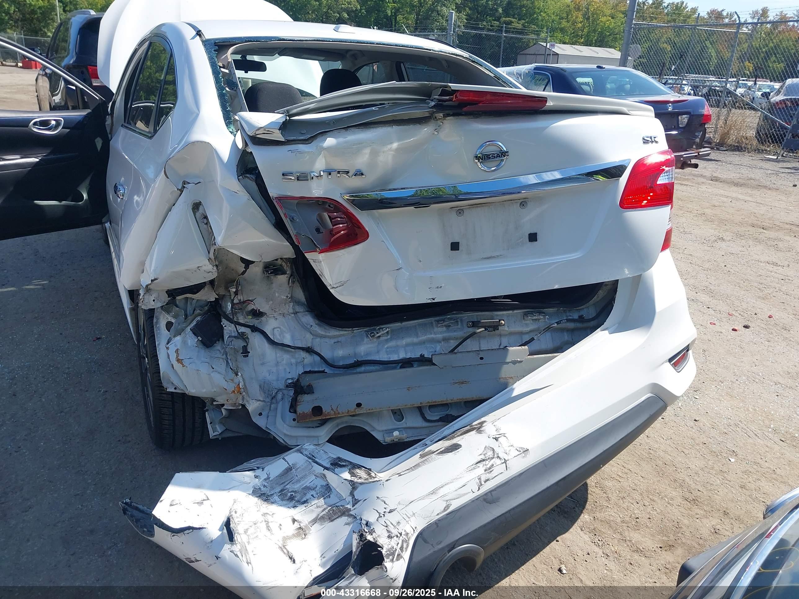 NISSAN SENTRA image 6