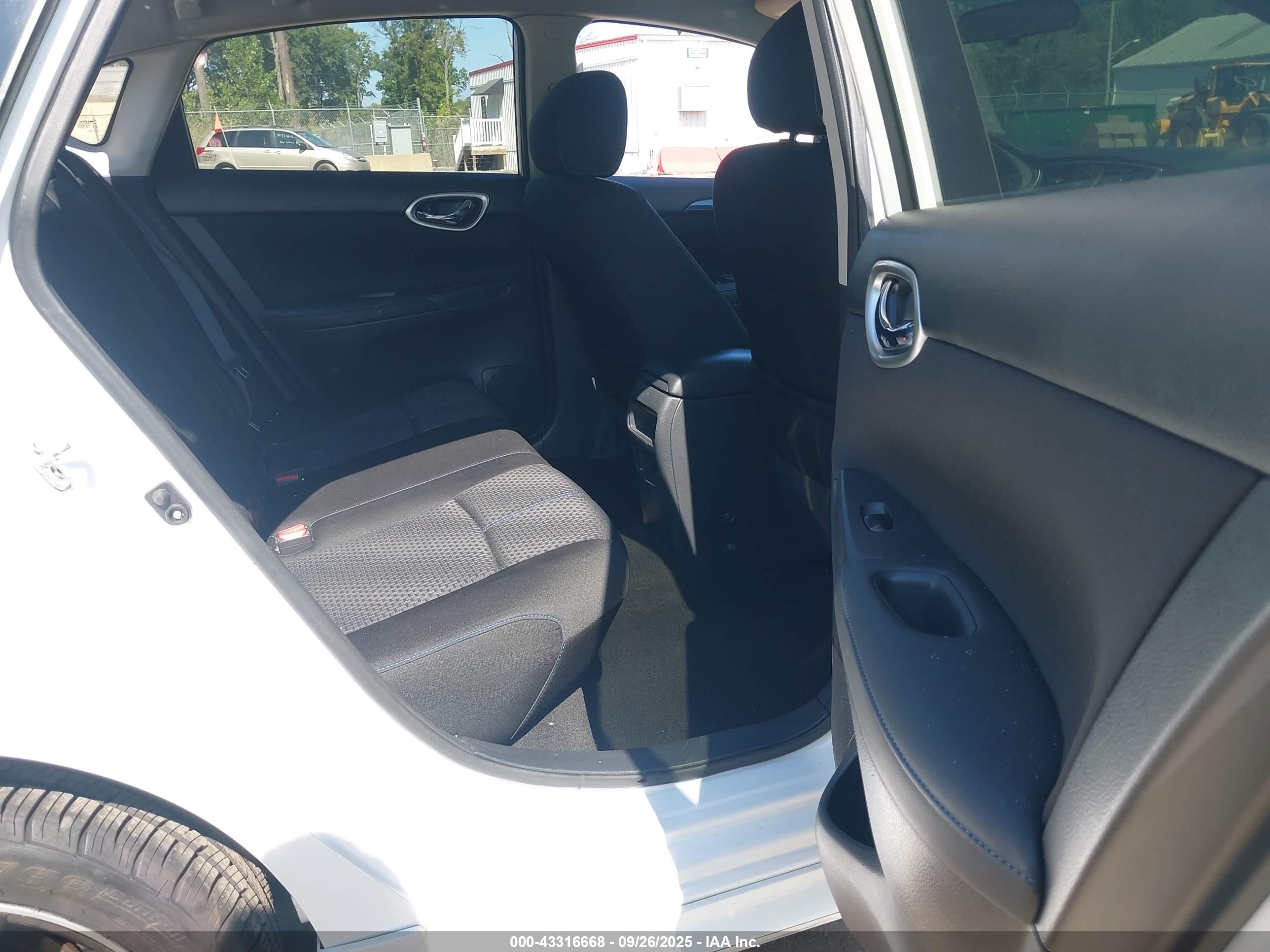 NISSAN SENTRA image 8