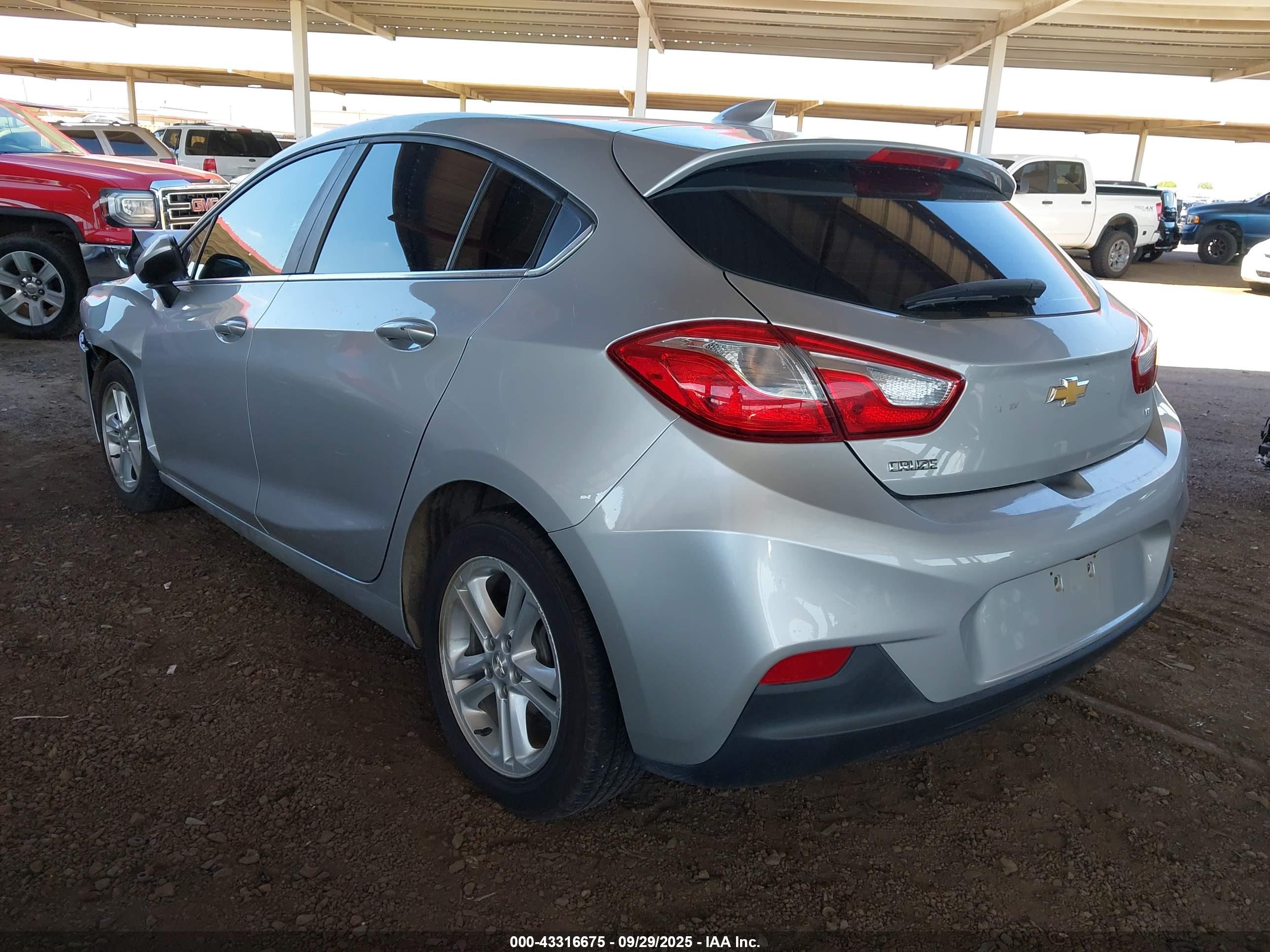 CHEVROLET CRUZE image 3