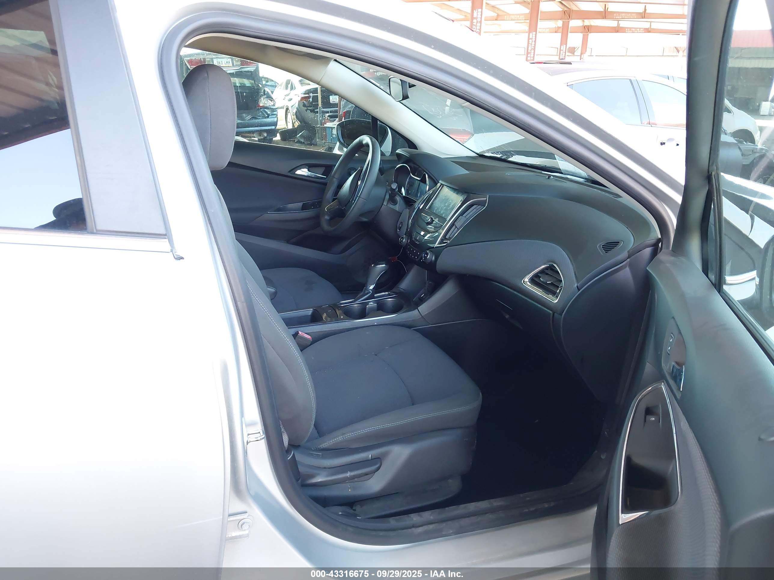 CHEVROLET CRUZE image 5
