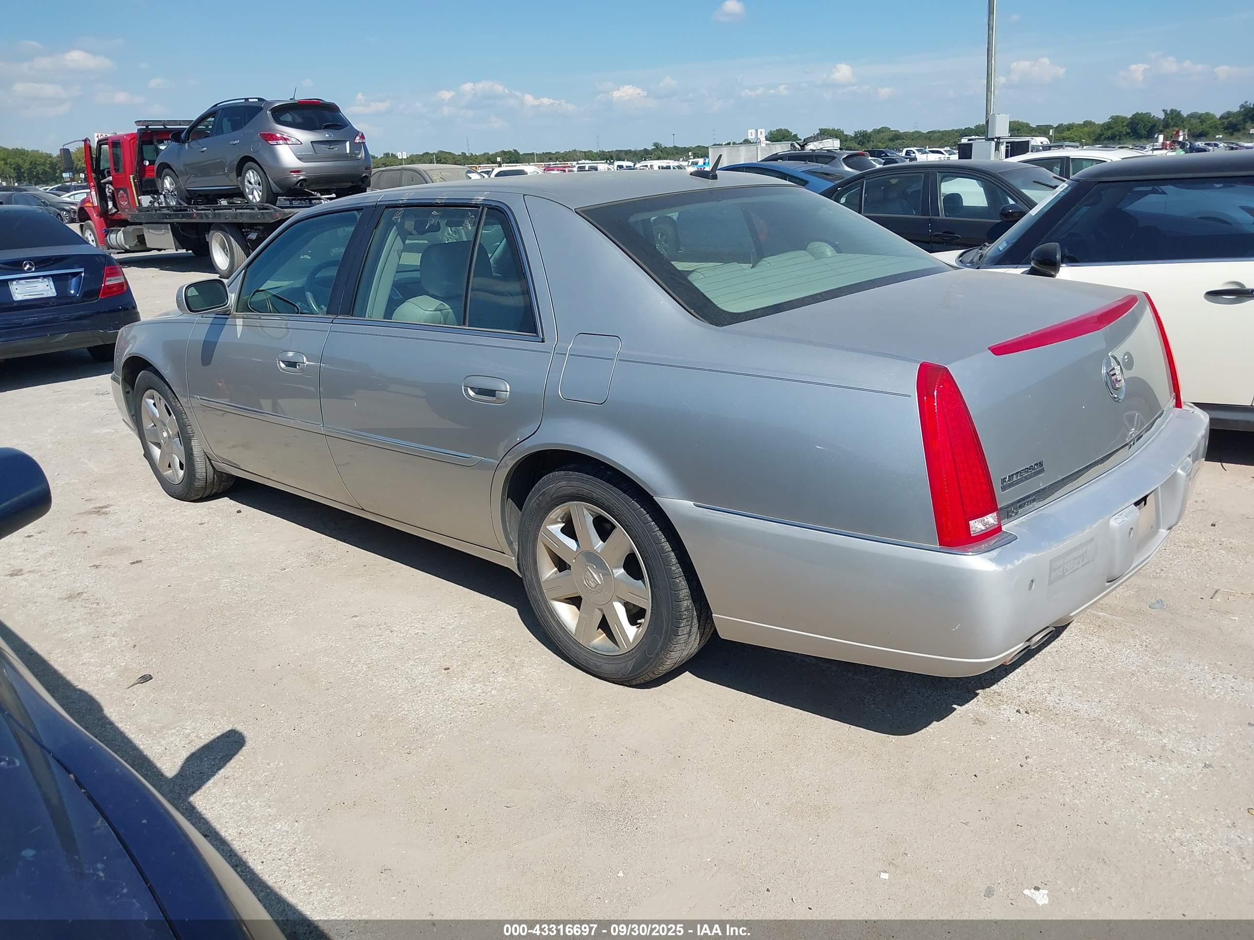 CADILLAC DTS image 3
