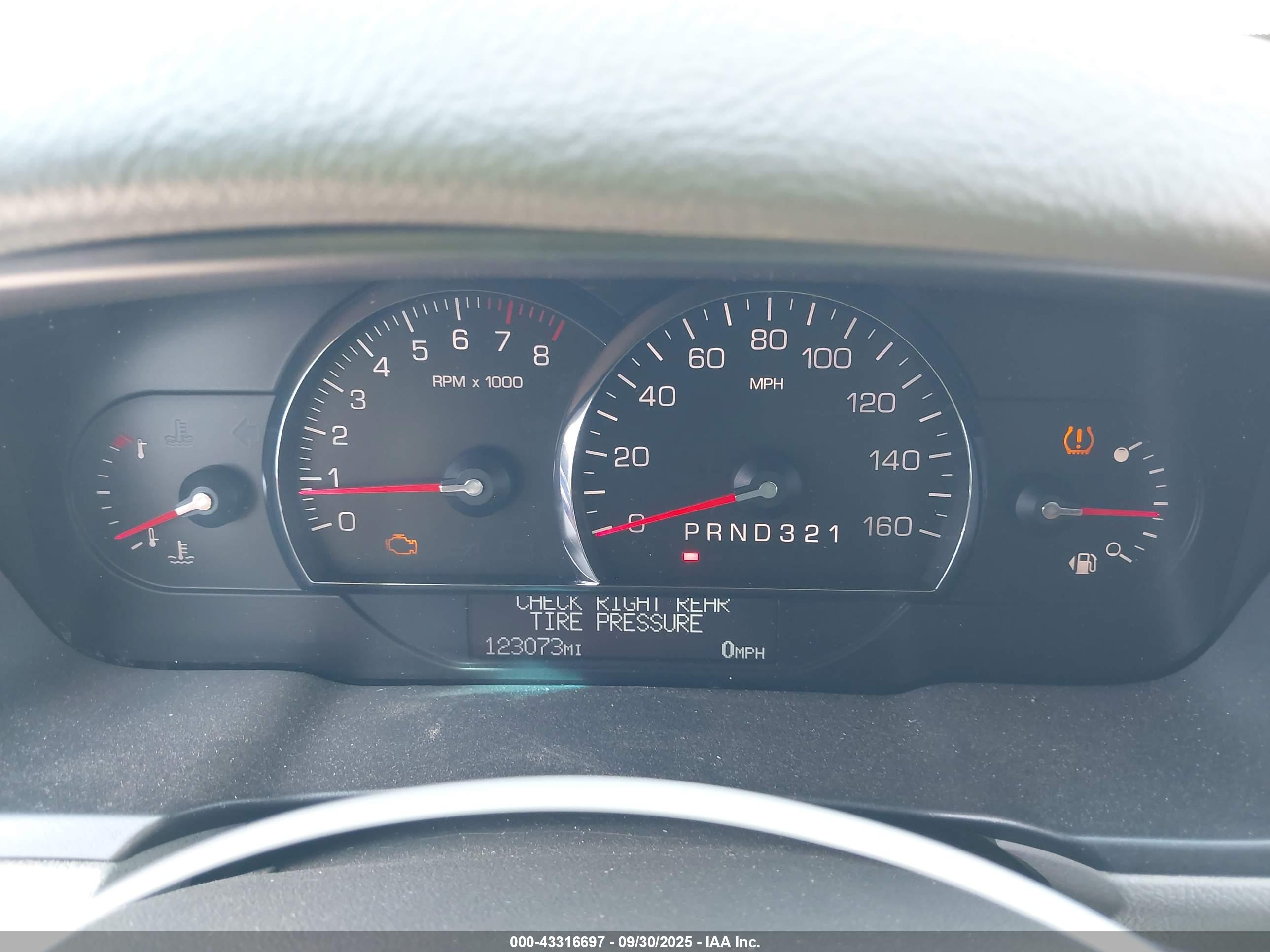 CADILLAC DTS image 7