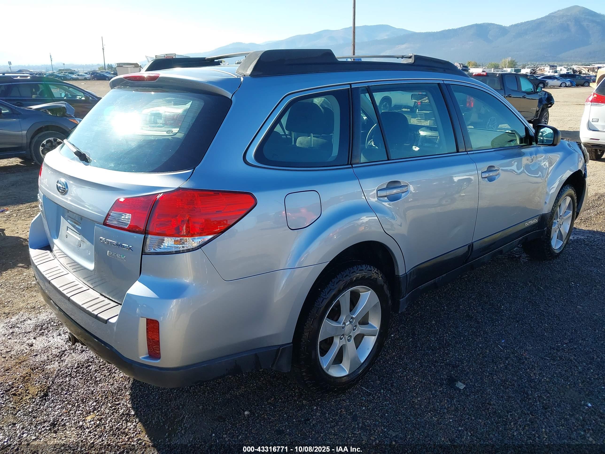 SUBARU OUTBACK image 4