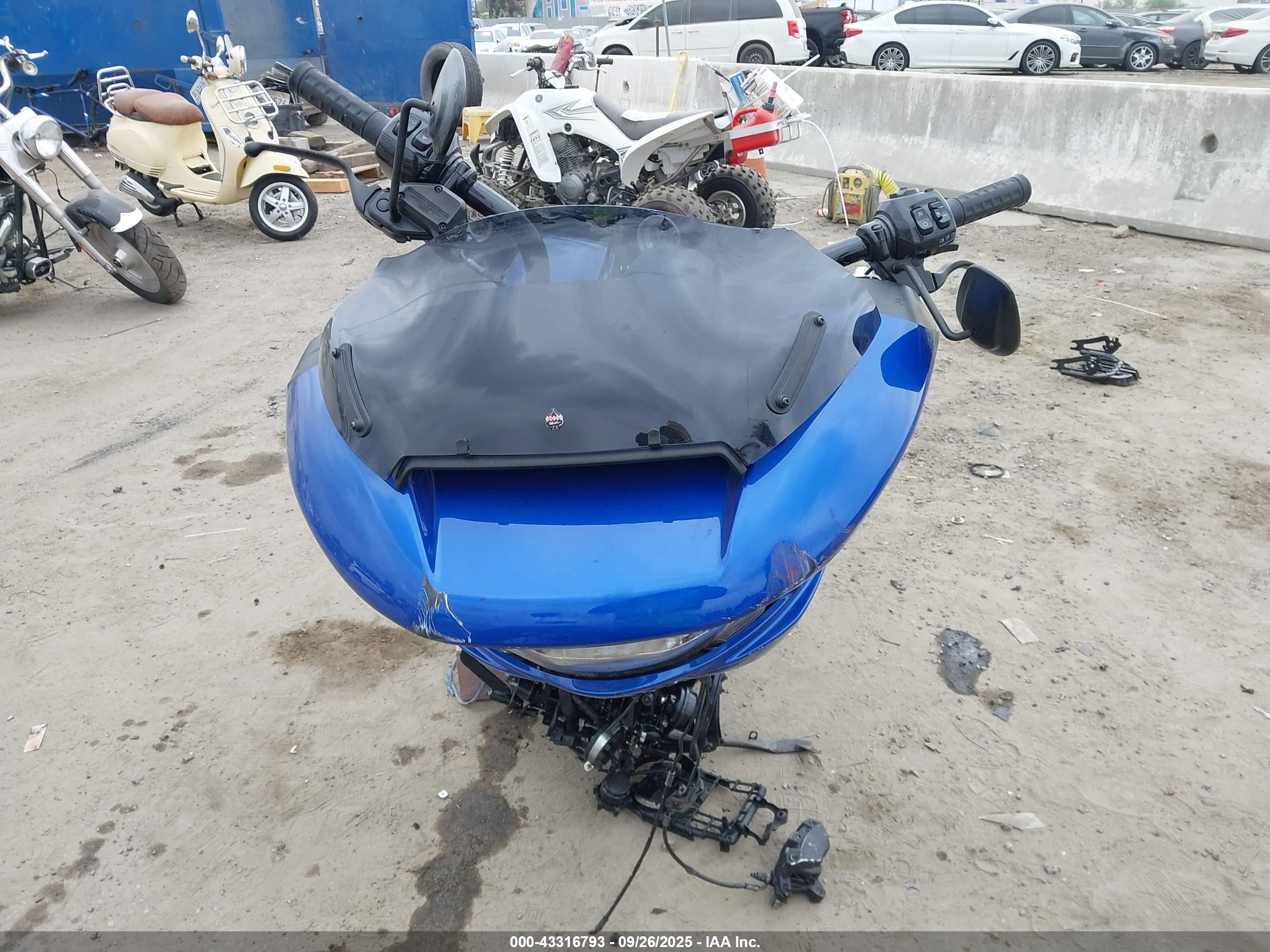 HARLEY-DAVIDSON FLTRX image 5