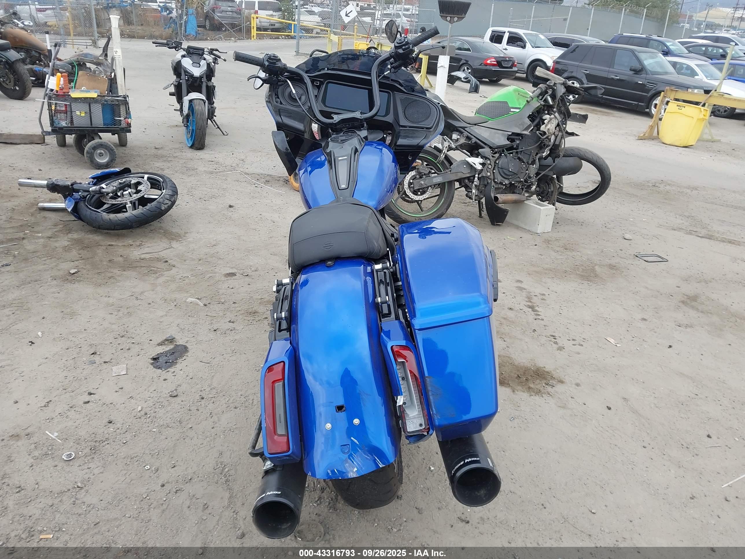 HARLEY-DAVIDSON FLTRX image 6