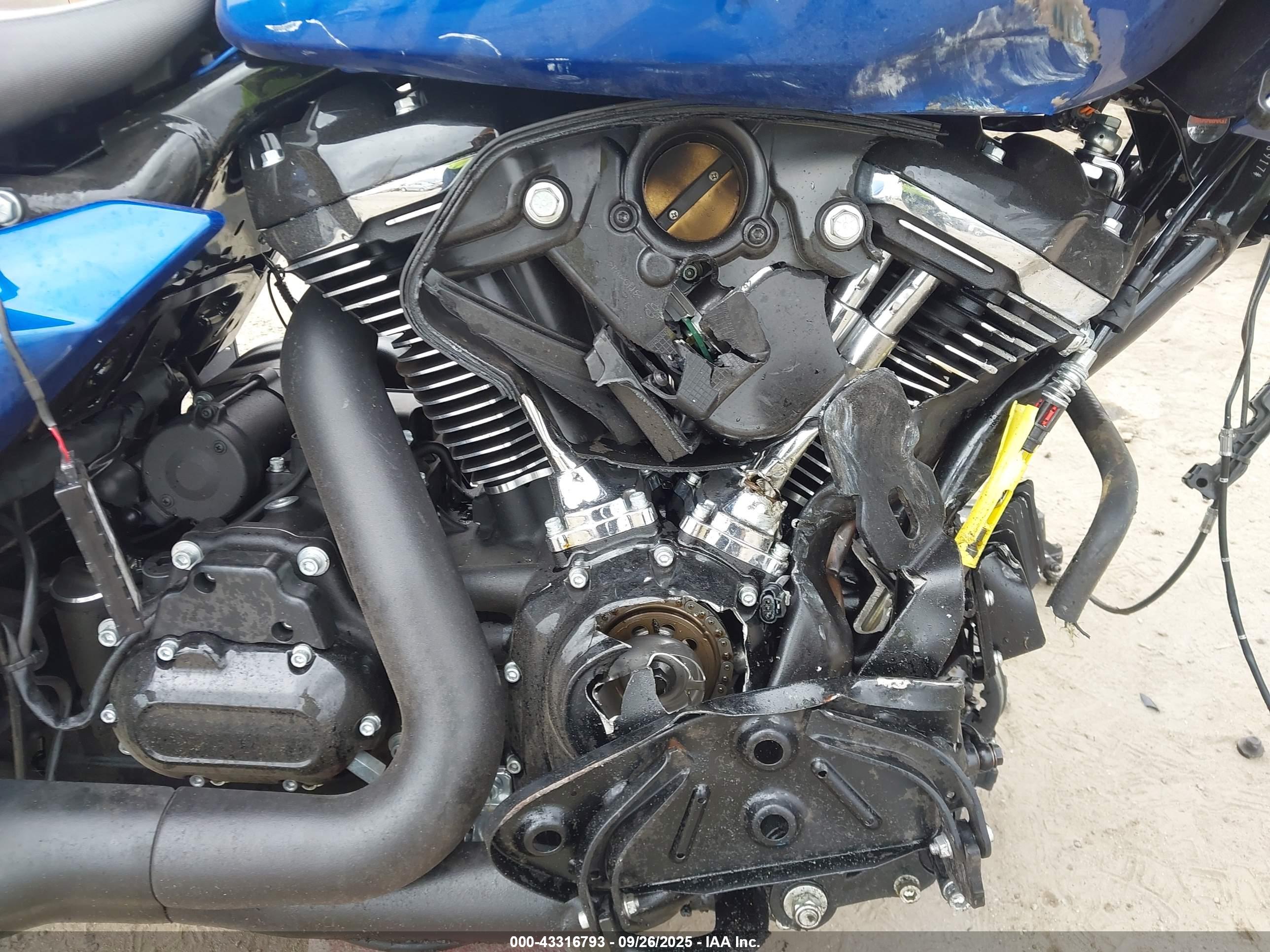 HARLEY-DAVIDSON FLTRX image 8