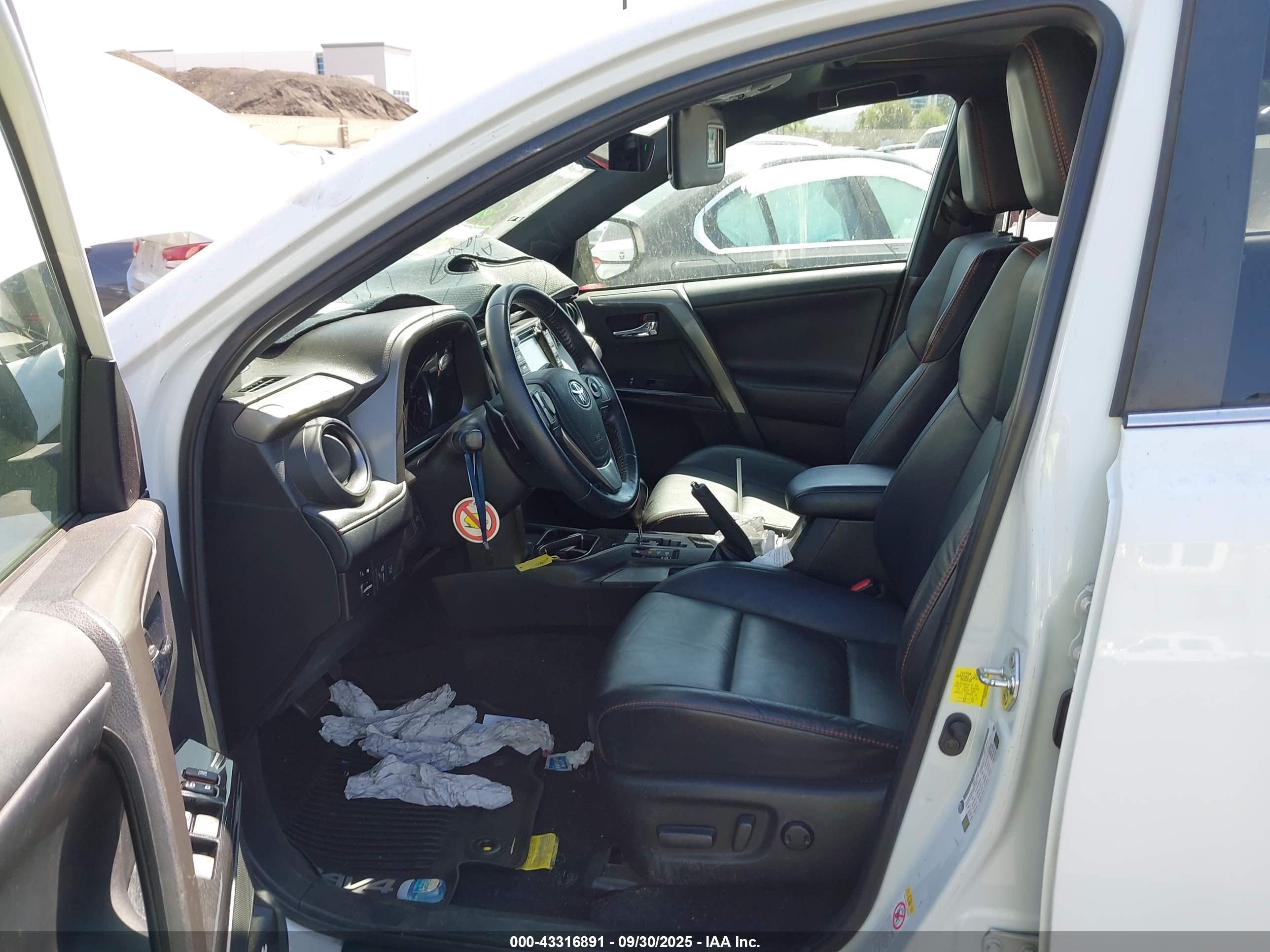 TOYOTA RAV4 image 5