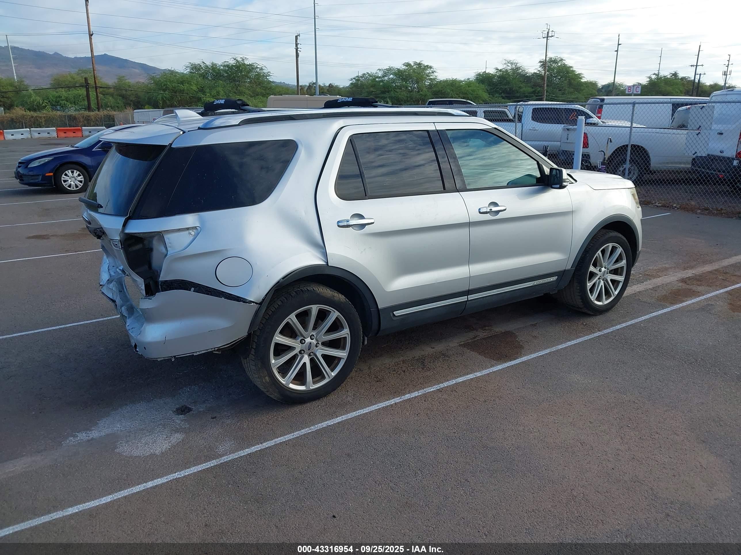 FORD EXPLORER image 4