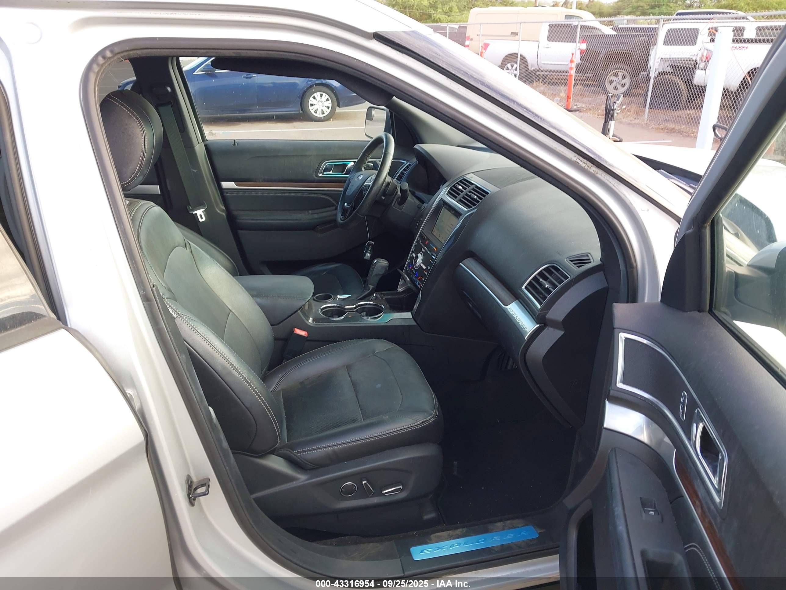 FORD EXPLORER image 5