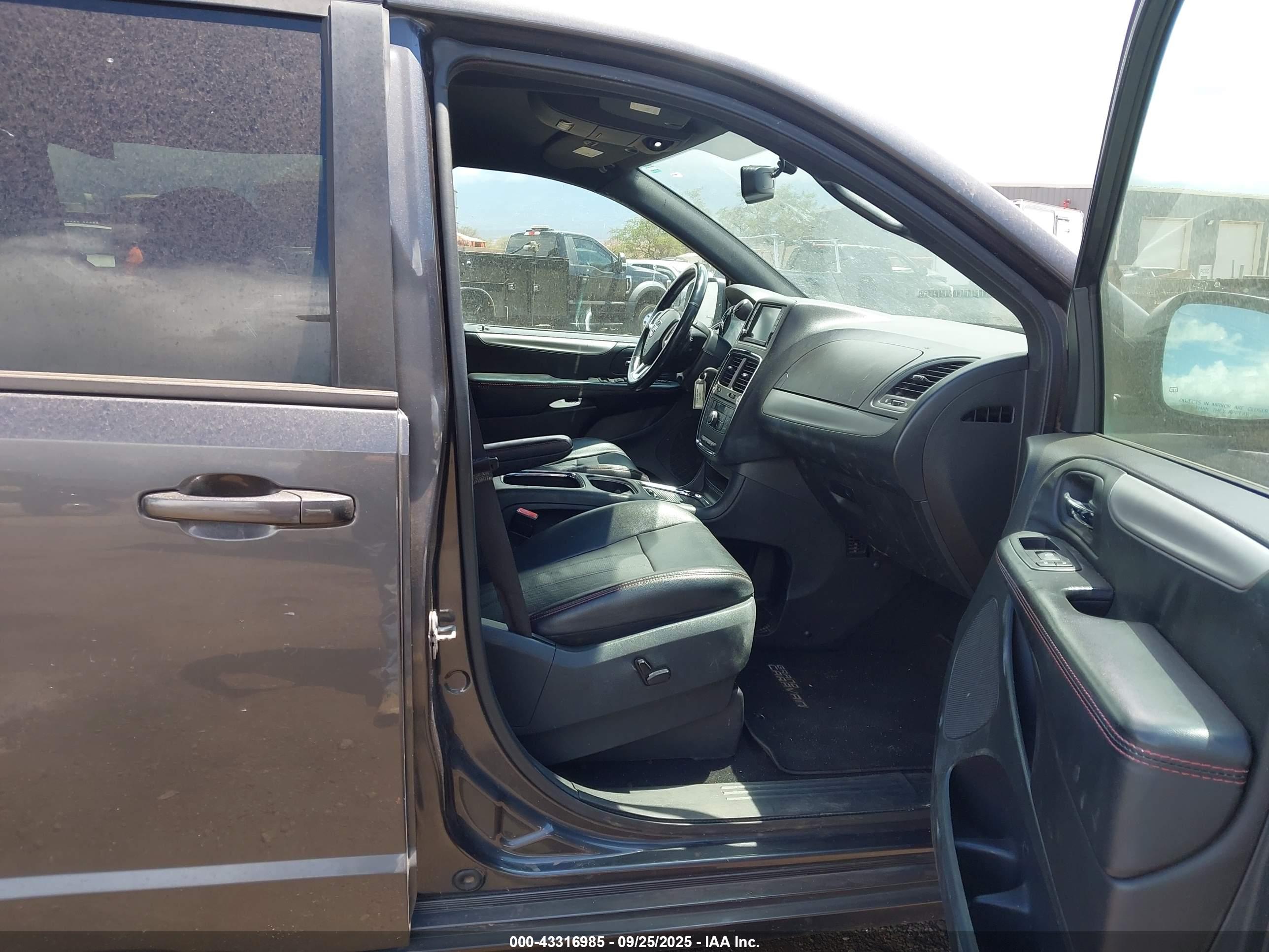 DODGE GRAND image 5
