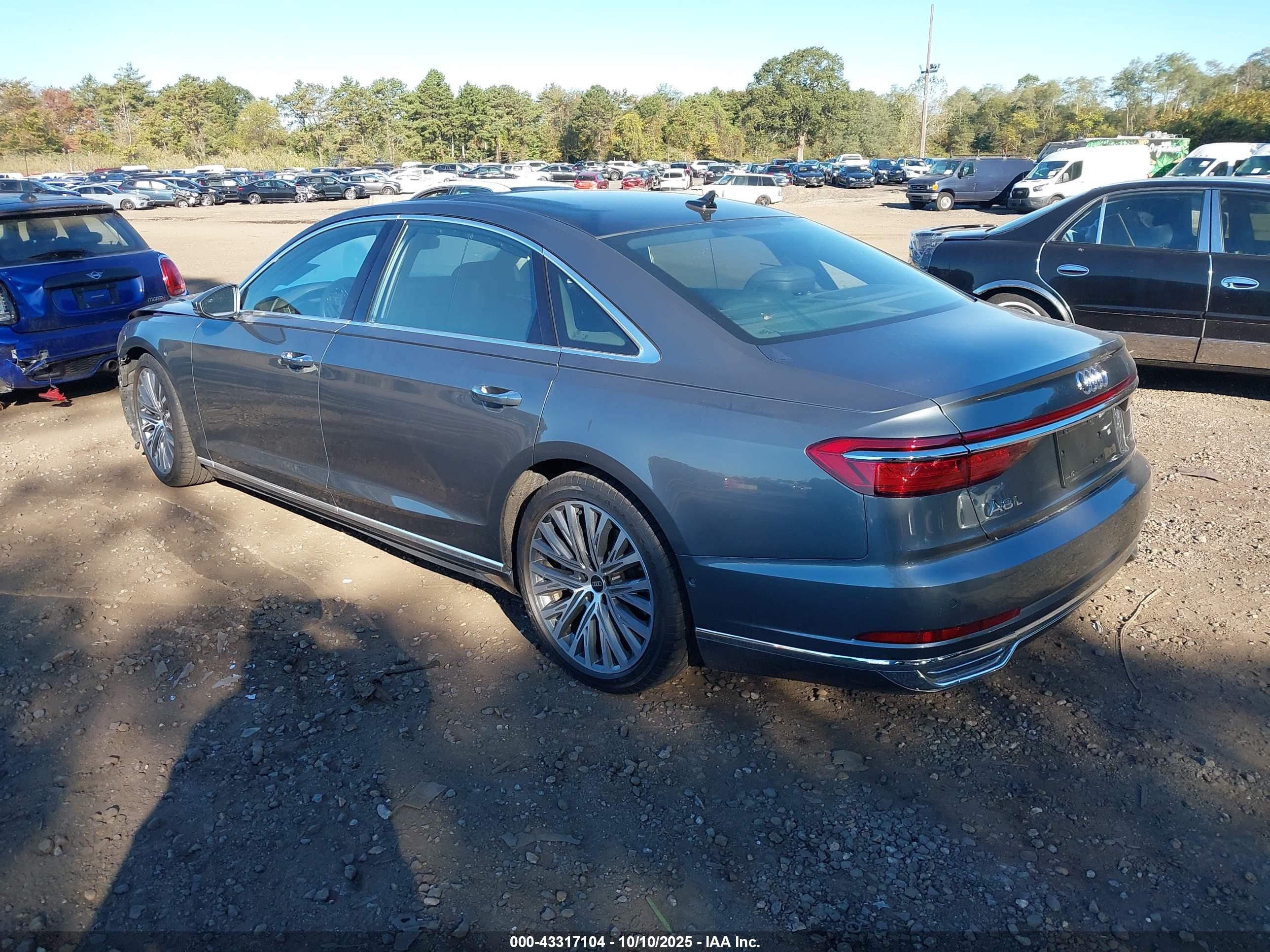 AUDI A8 image 3