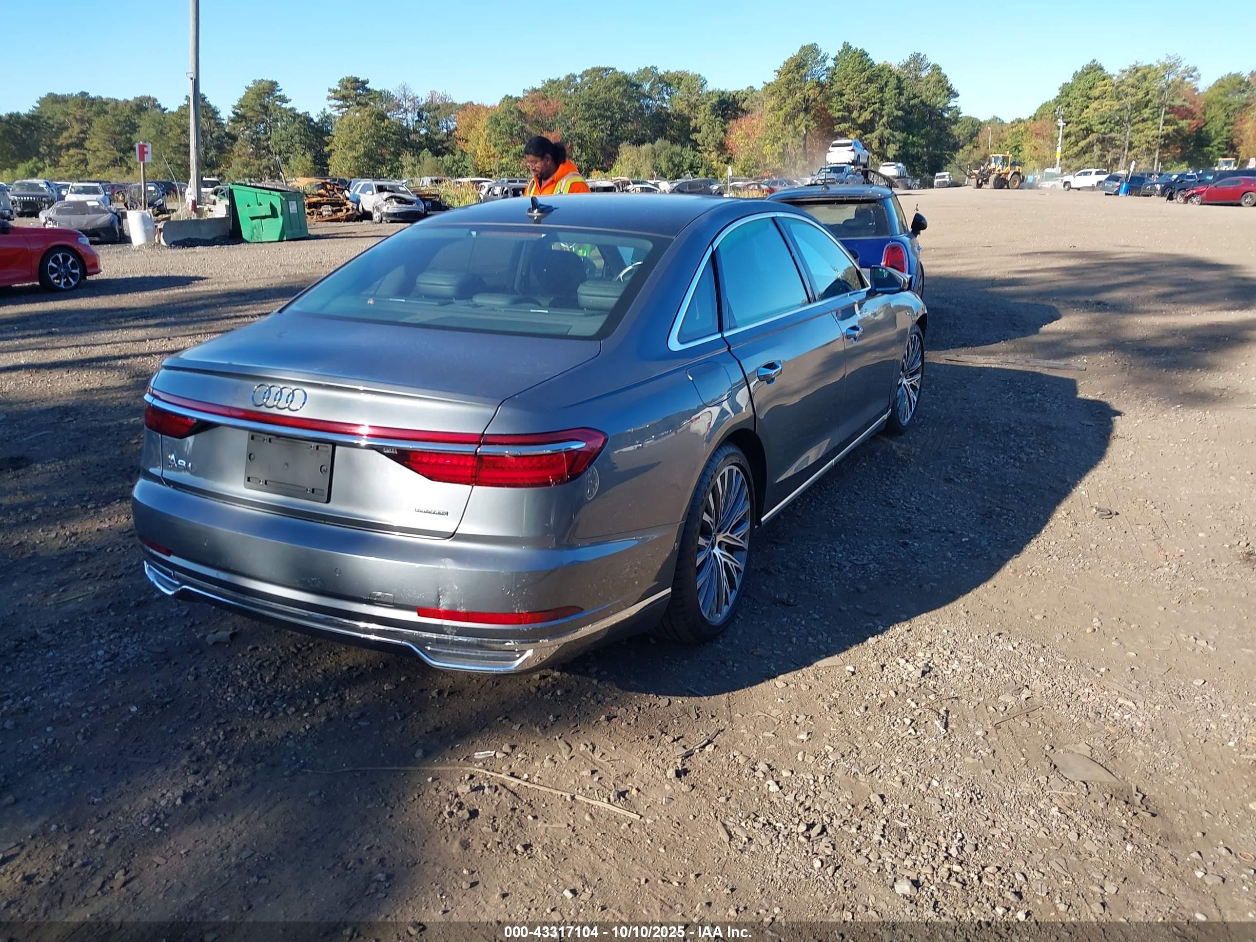 AUDI A8 image 4
