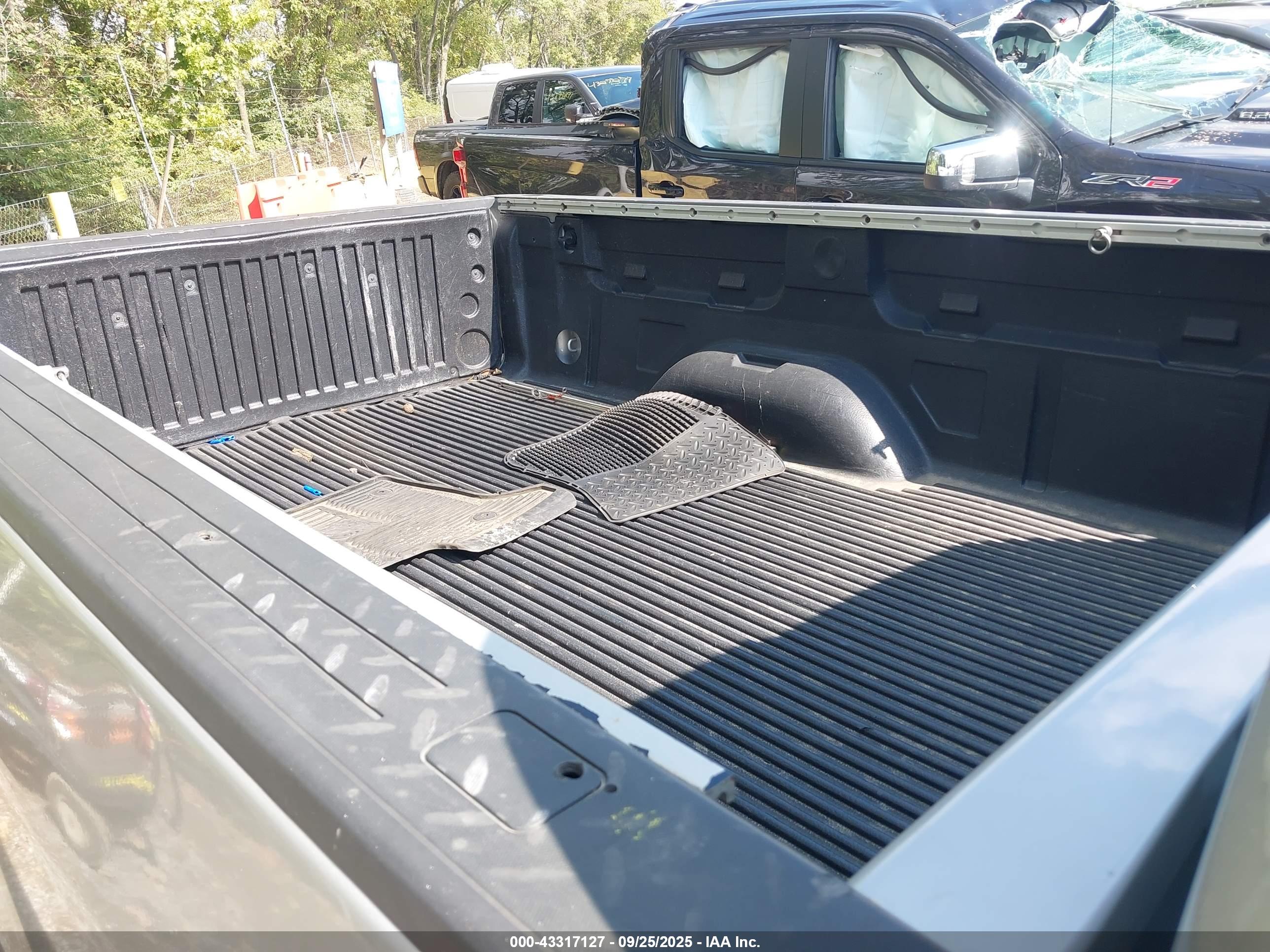 GMC SIERRA image 8