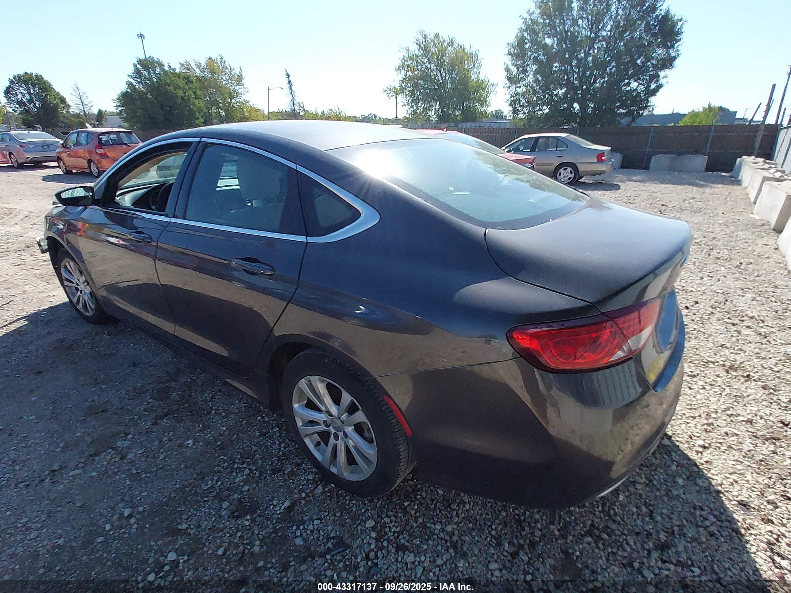 CHRYSLER 200 image 3