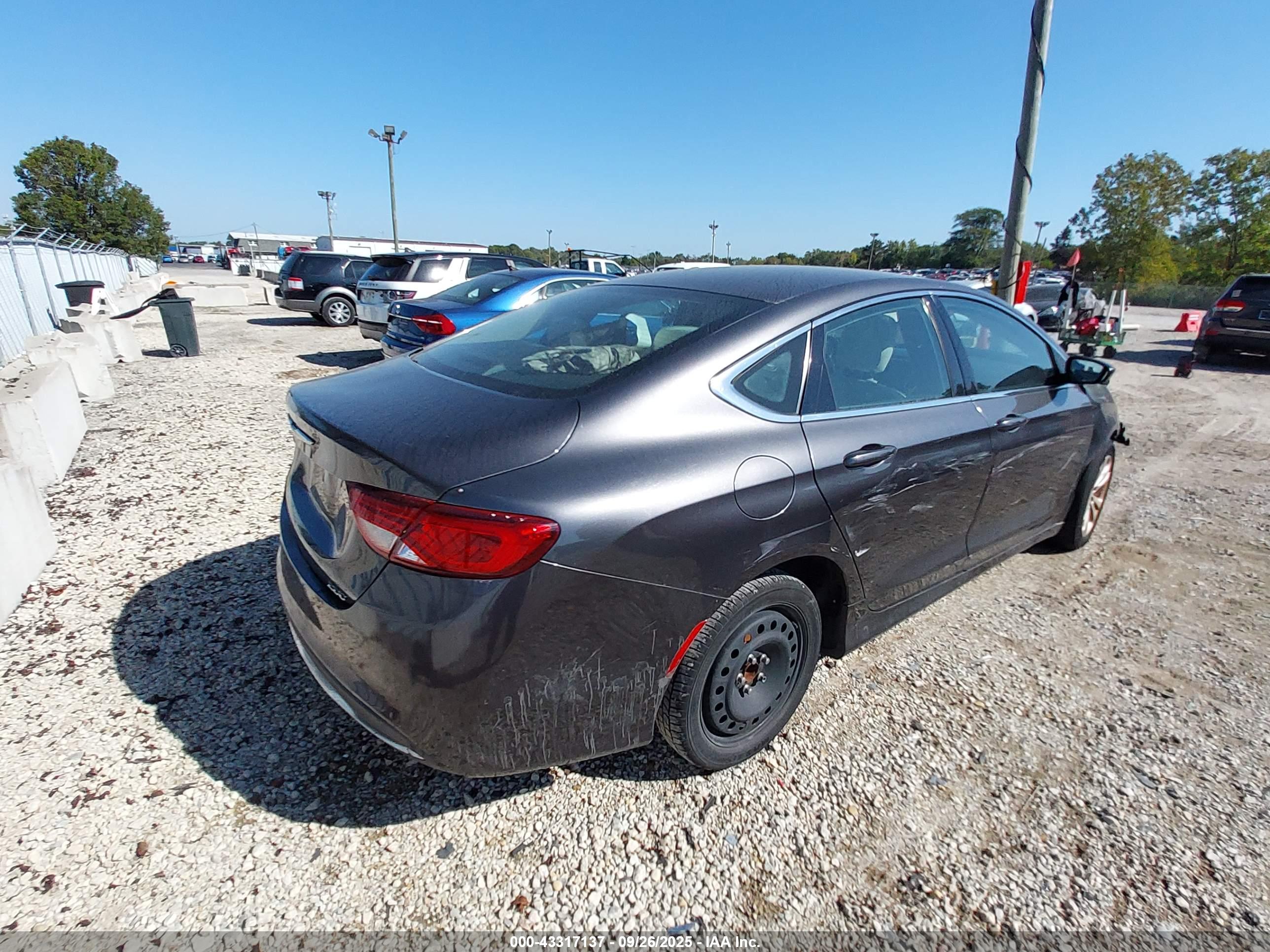 CHRYSLER 200 image 4