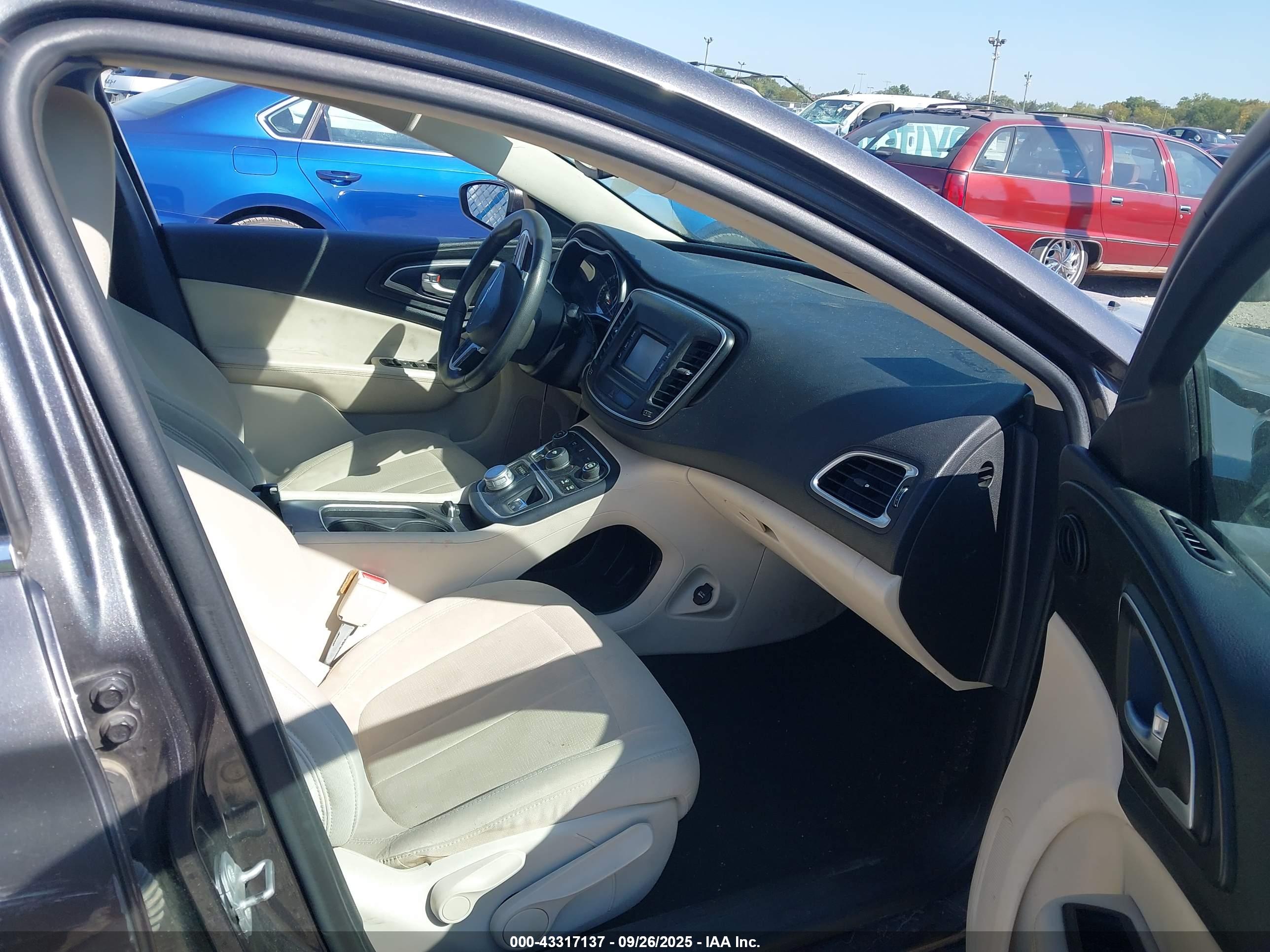CHRYSLER 200 image 5
