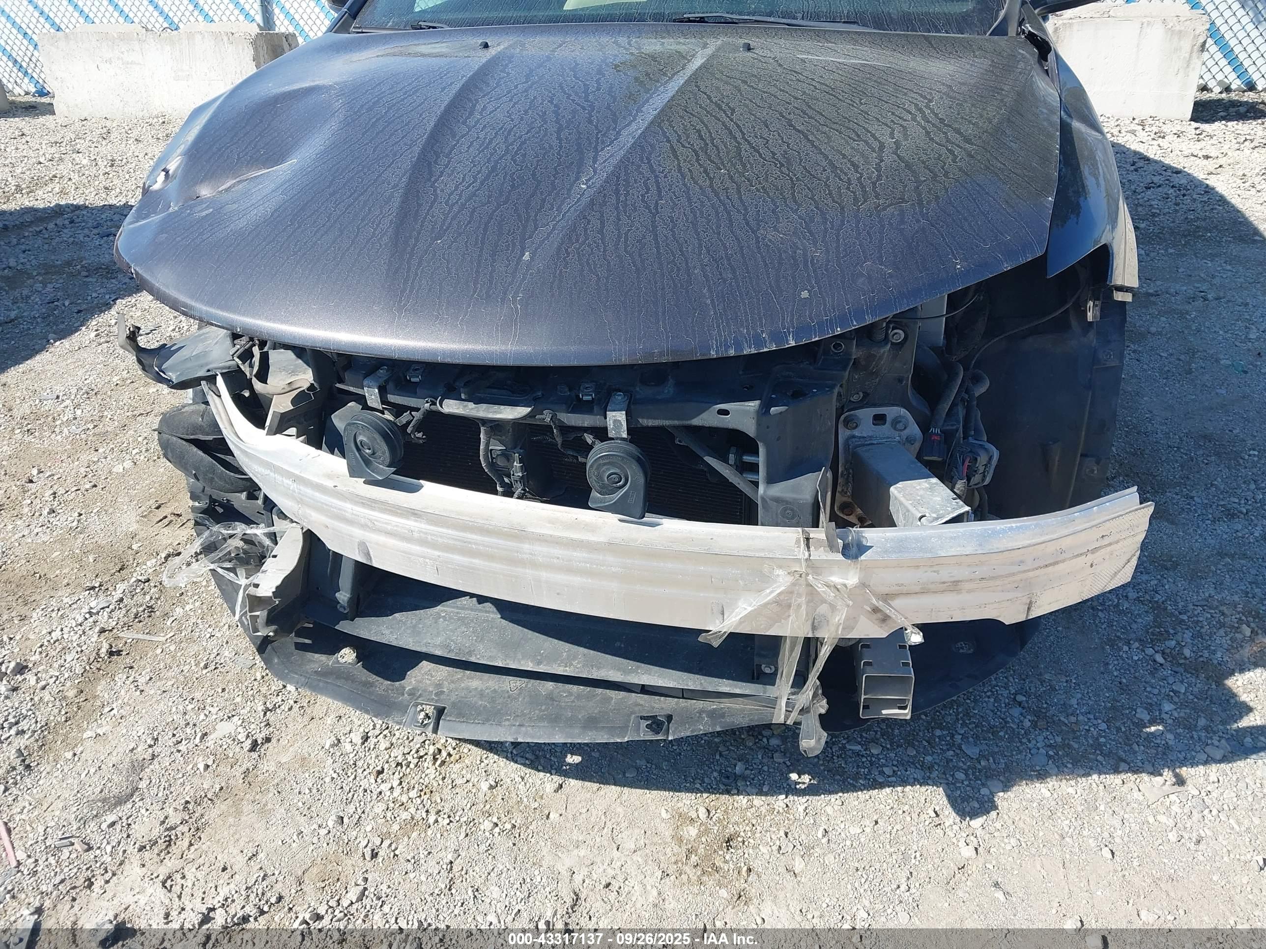 CHRYSLER 200 image 6