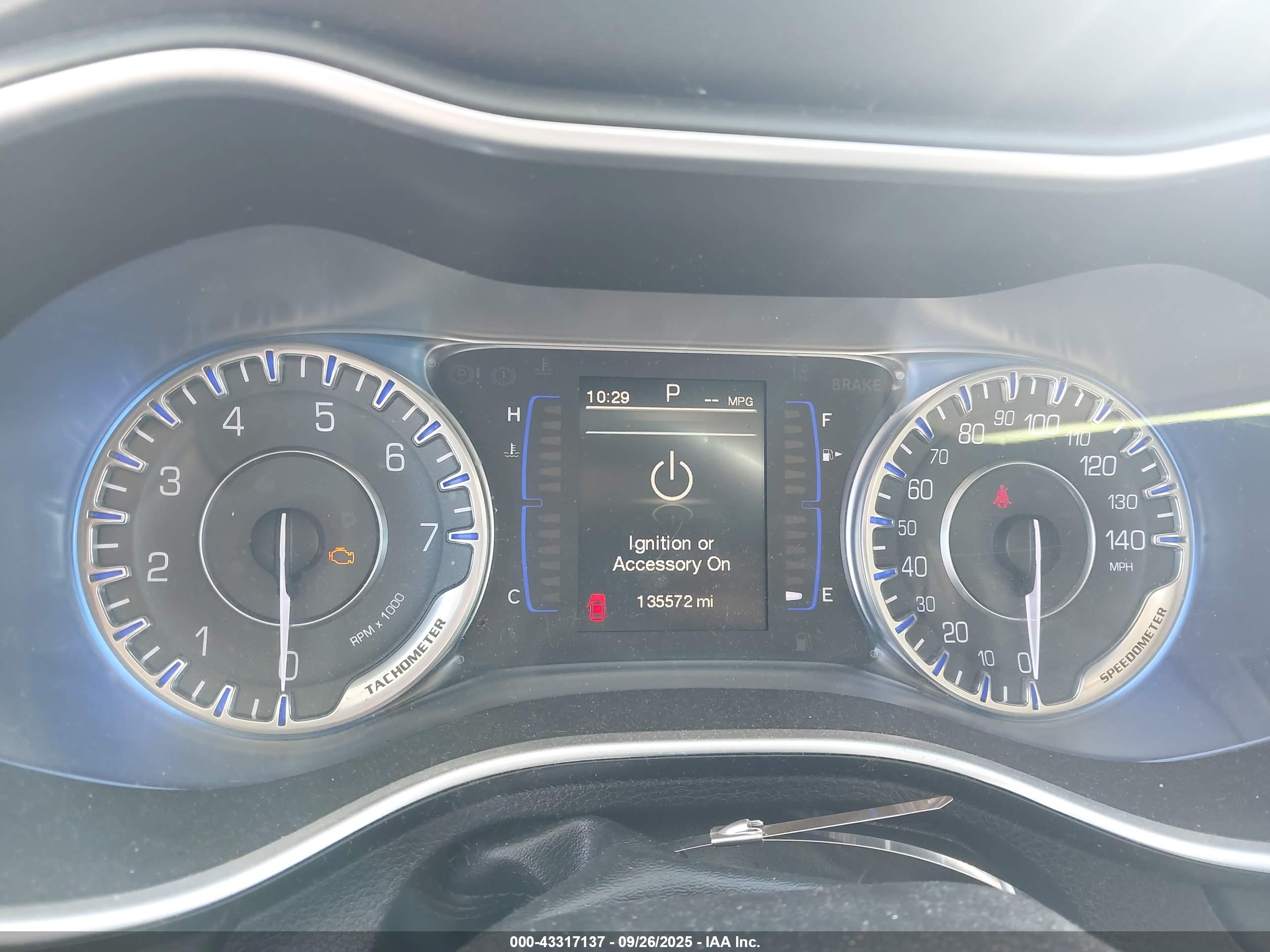 CHRYSLER 200 image 7