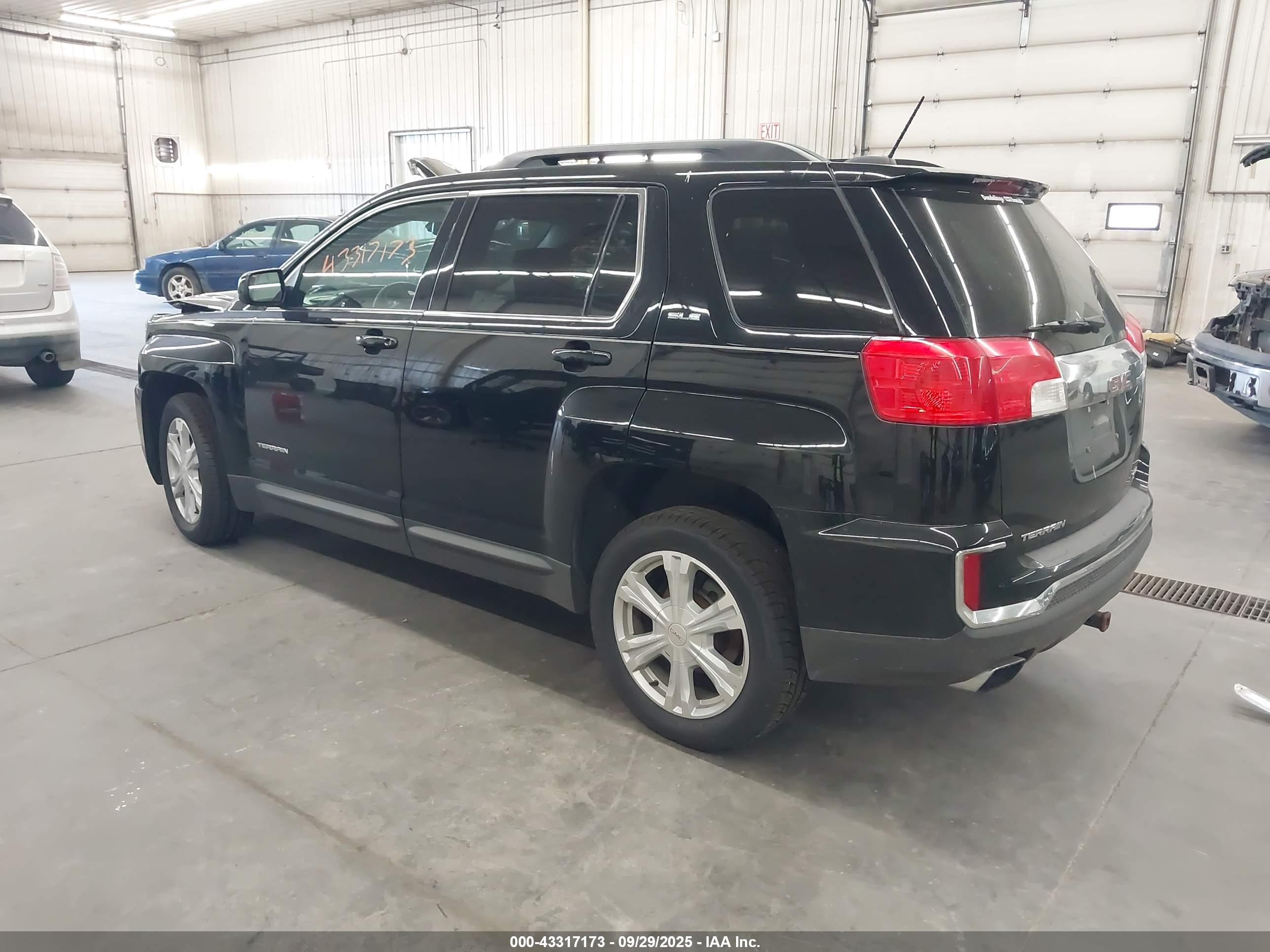 GMC TERRAIN image 3