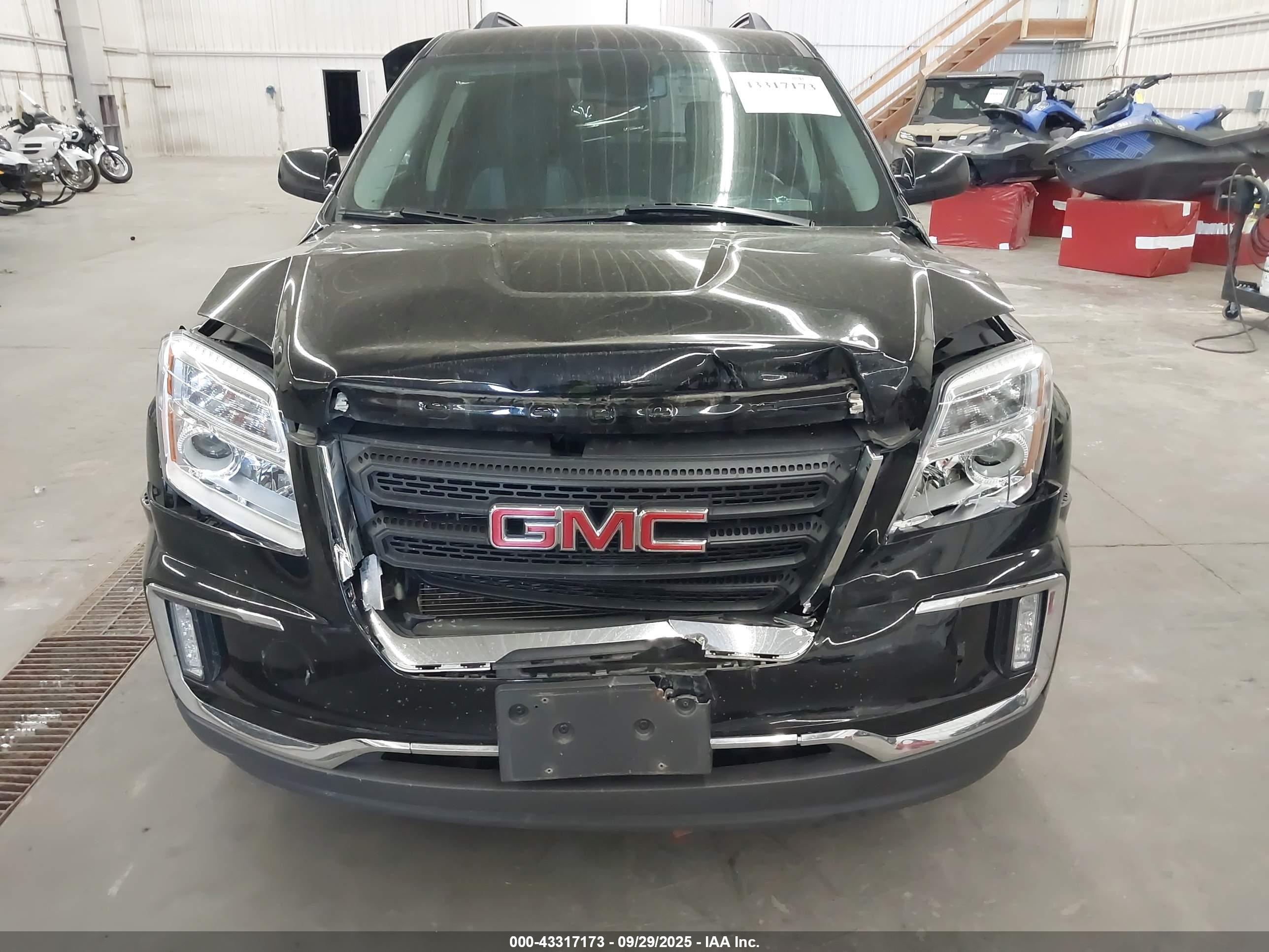GMC TERRAIN image 6