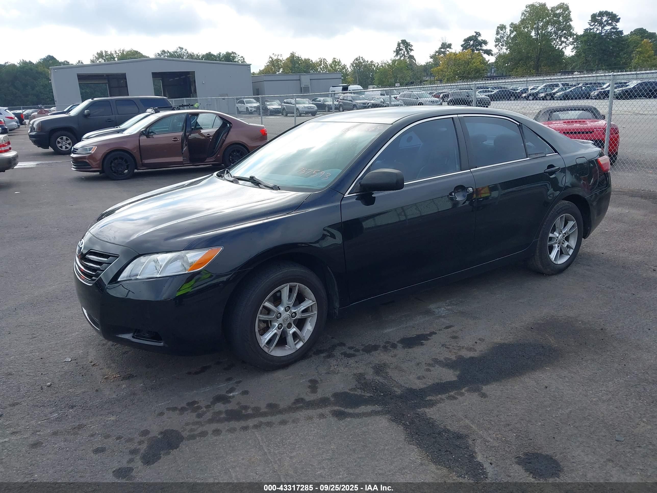 TOYOTA CAMRY image 2