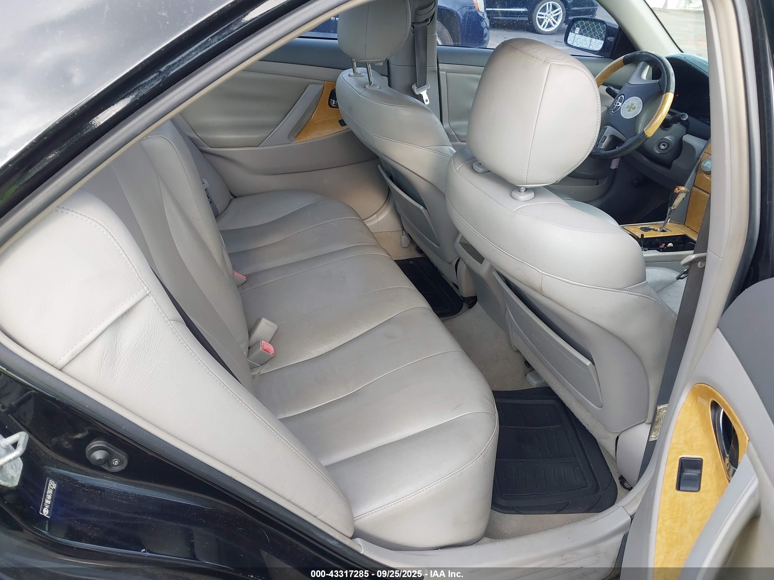 TOYOTA CAMRY image 8