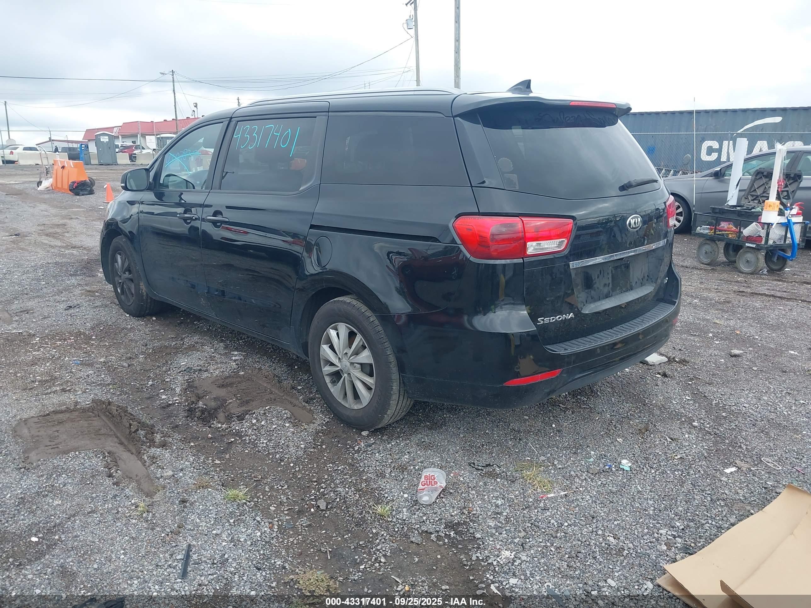 KIA SEDONA image 3
