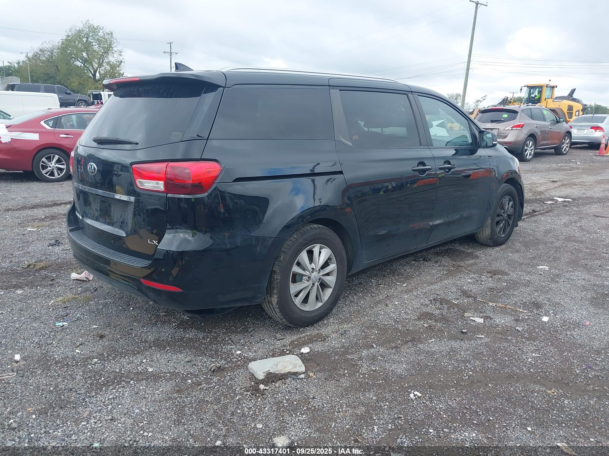 KIA SEDONA image 4