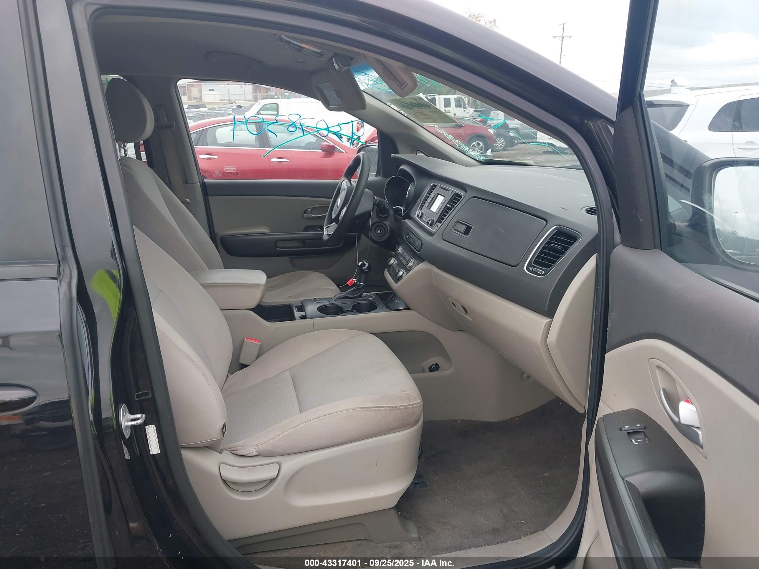 KIA SEDONA image 5