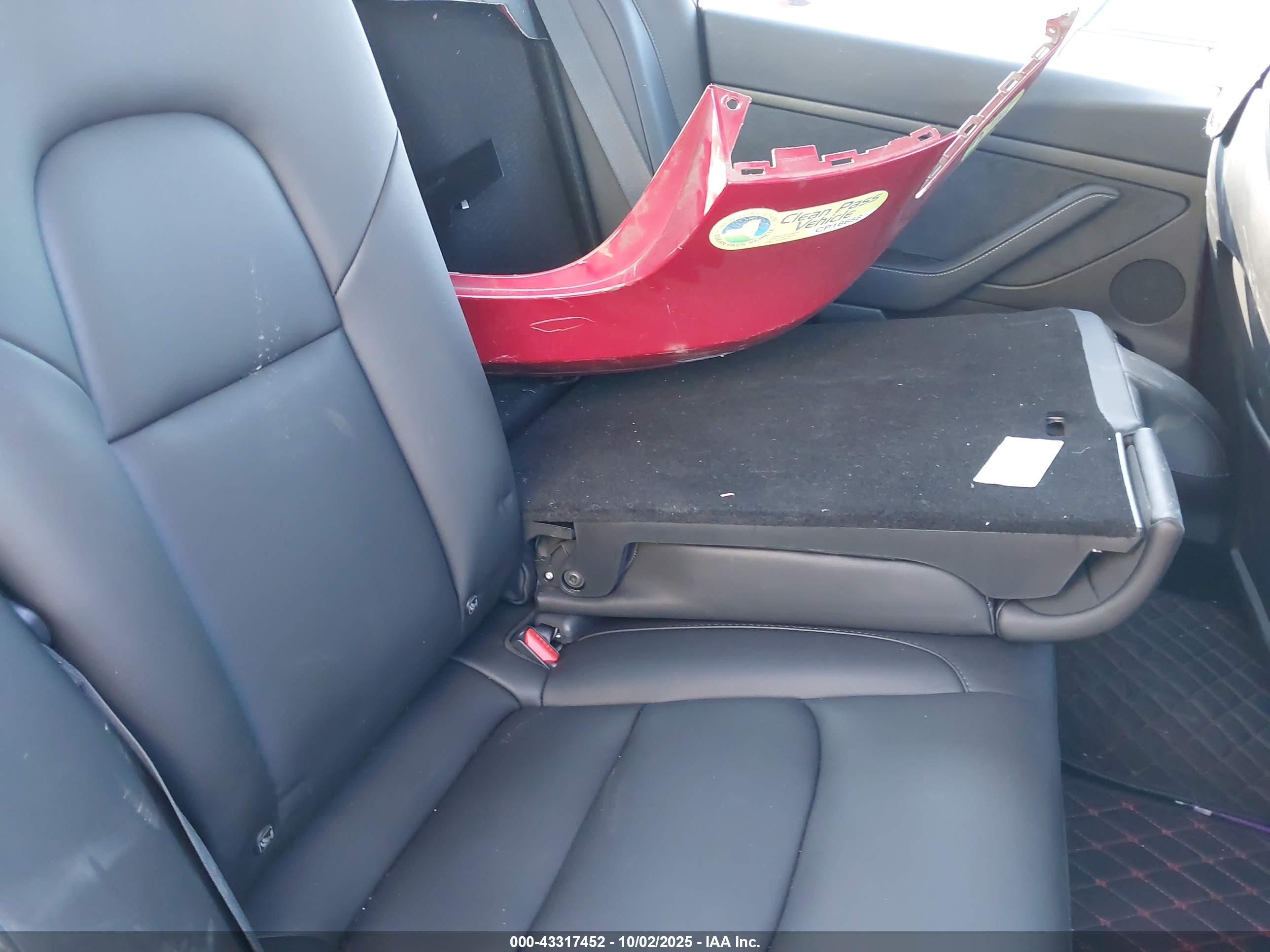 TESLA MODEL image 8