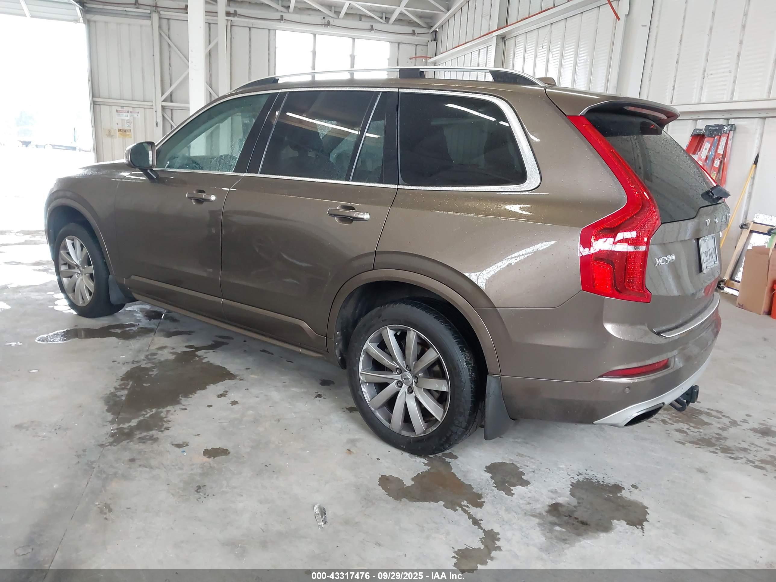 VOLVO XC90 image 3