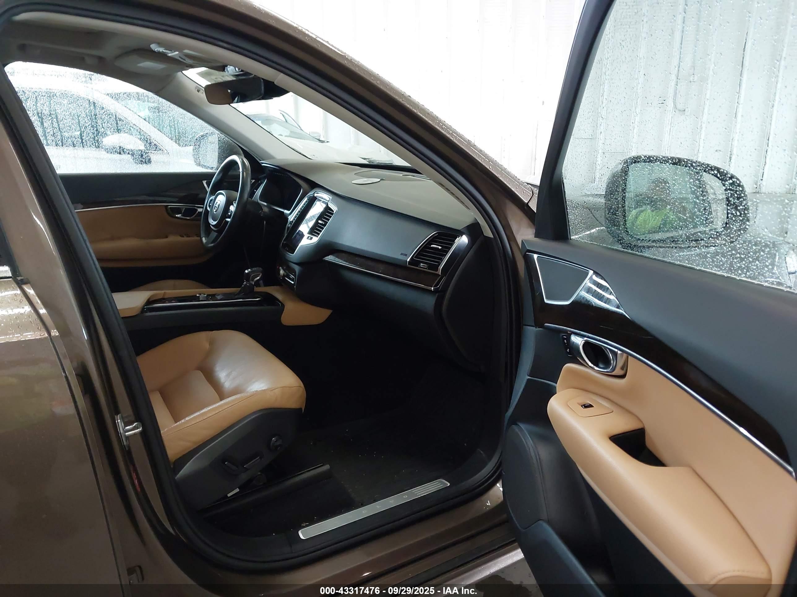 VOLVO XC90 image 5