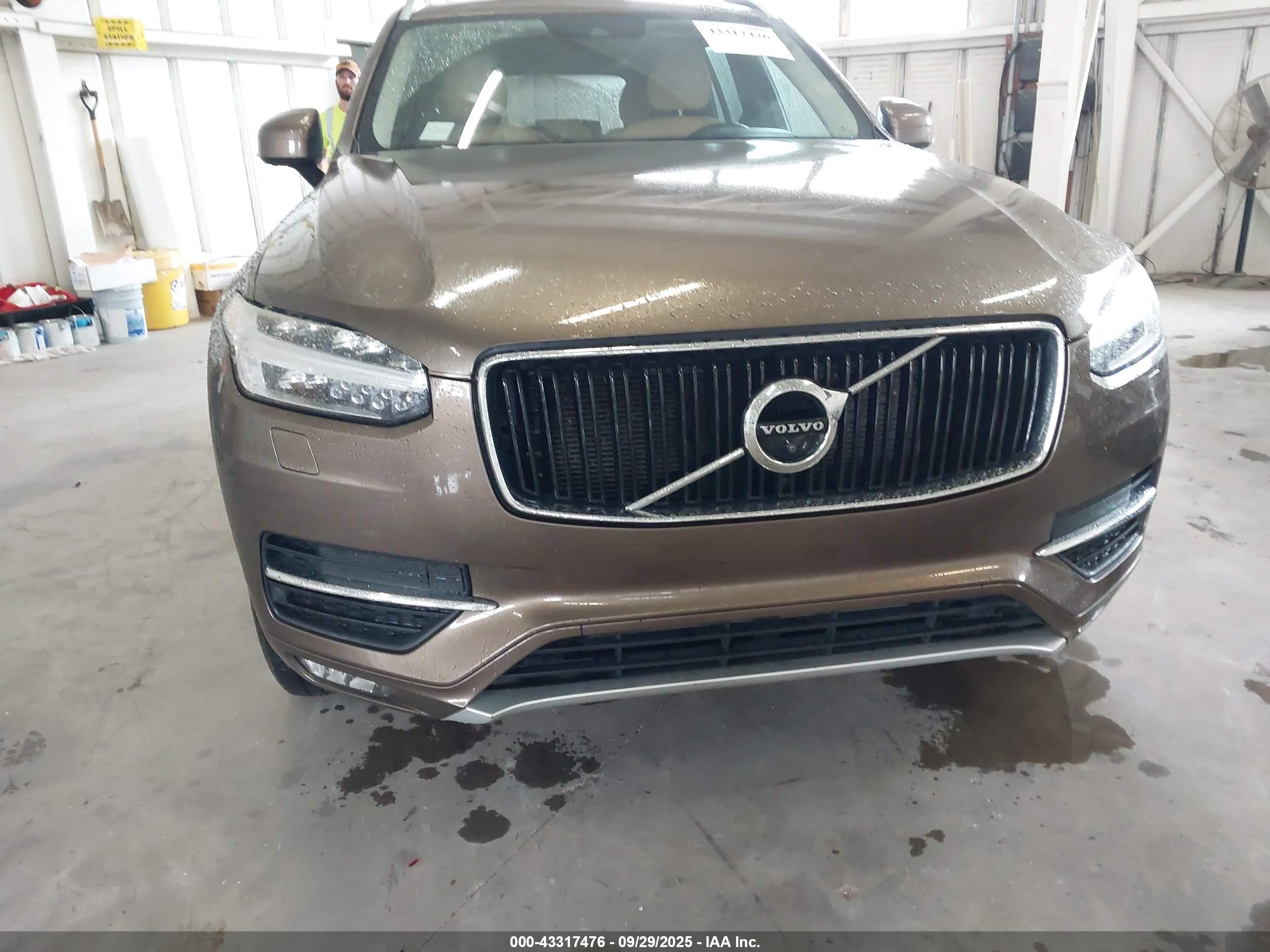 VOLVO XC90 image 6
