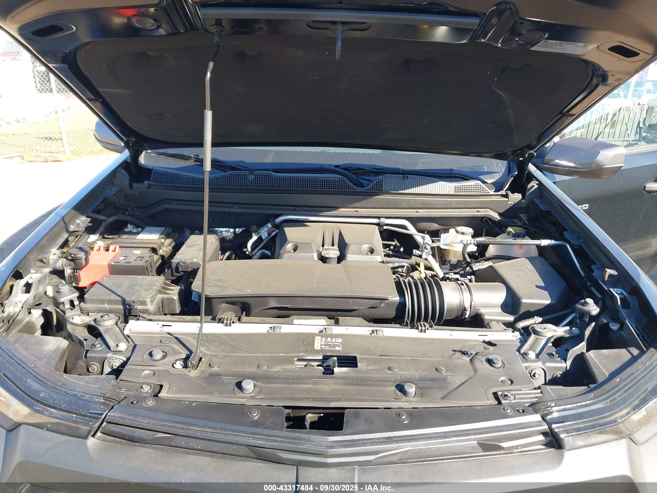 CHEVROLET COLORADO image 10