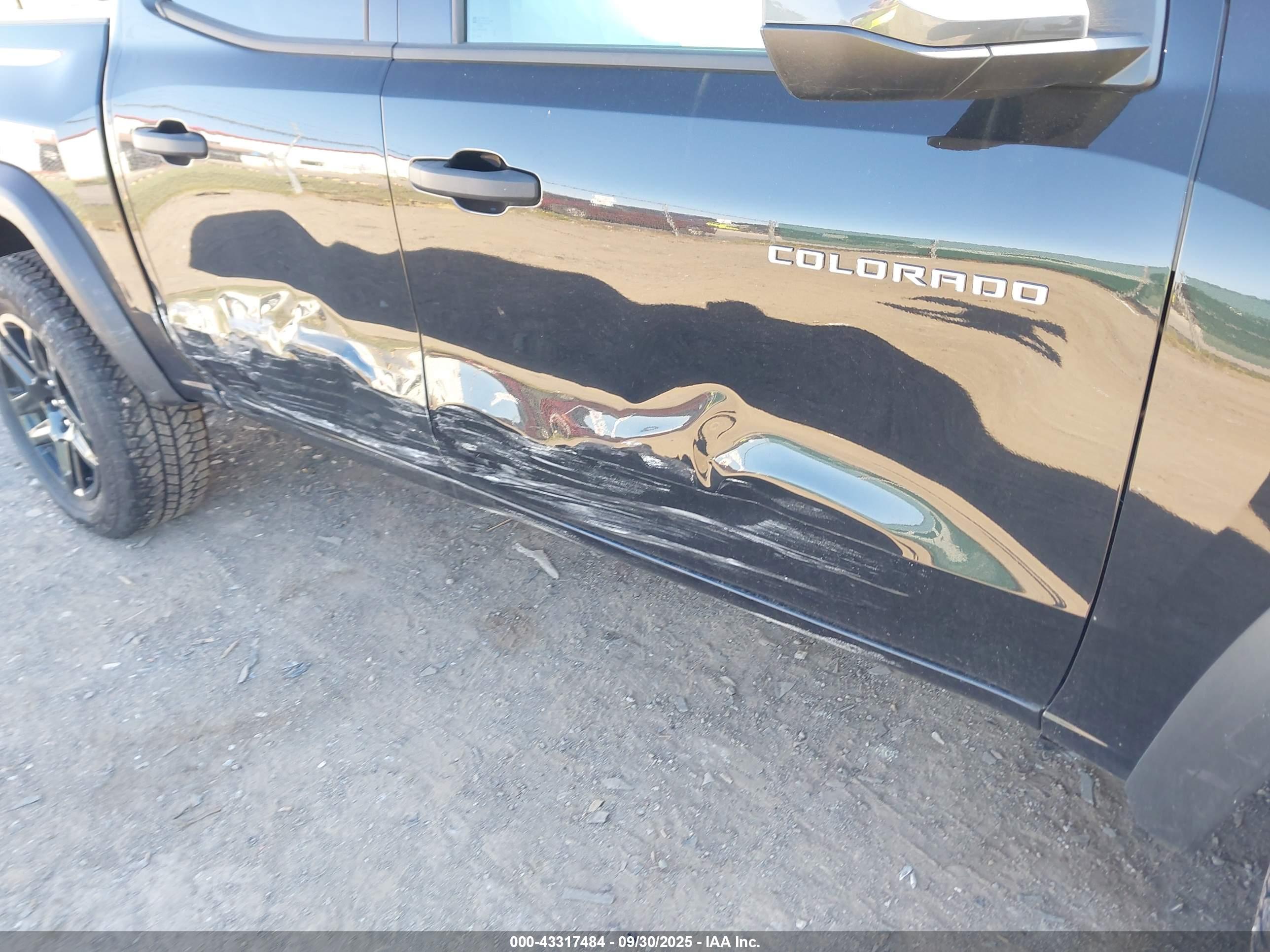 CHEVROLET COLORADO image 6