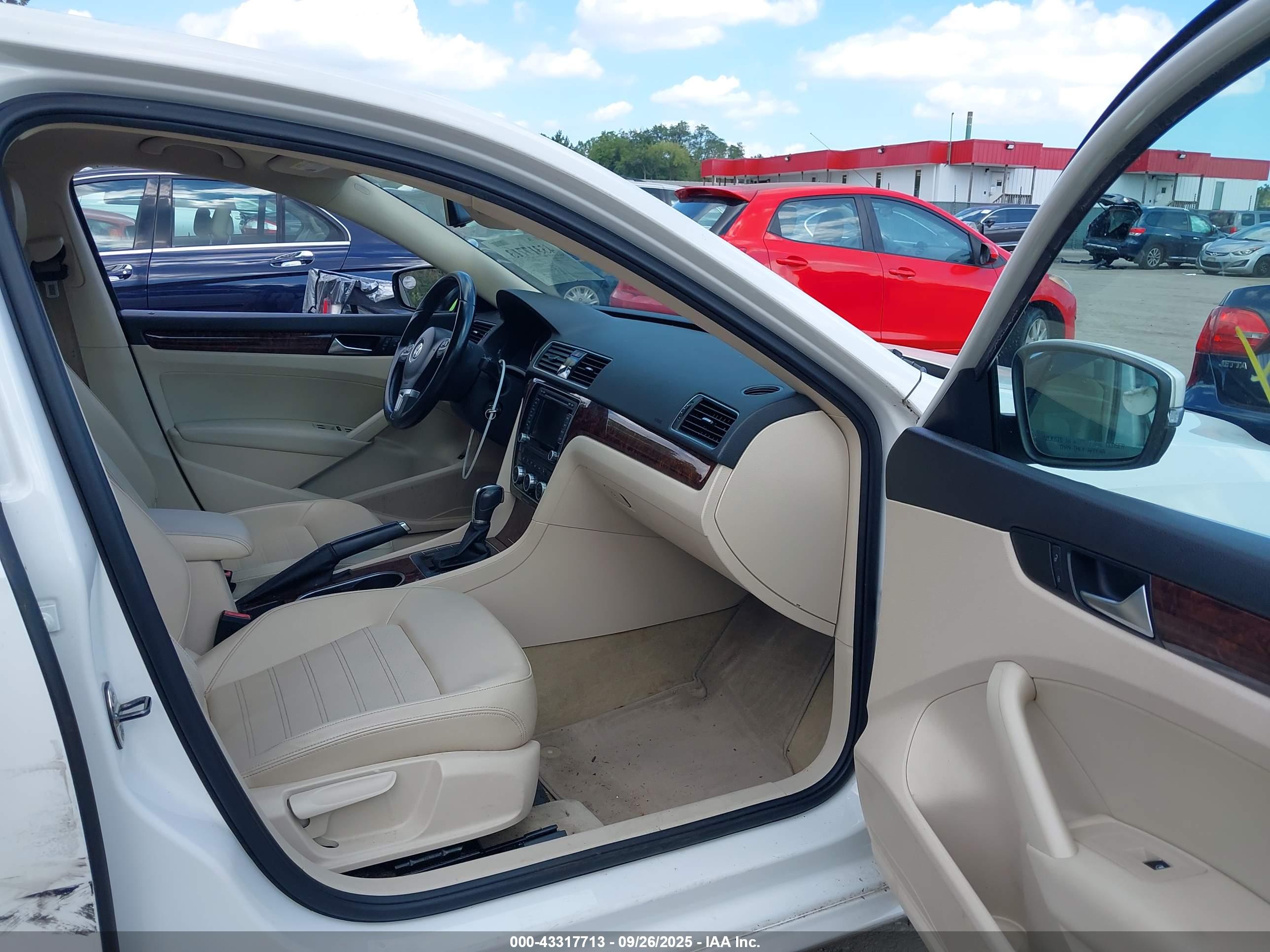 VOLKSWAGEN PASSAT image 5