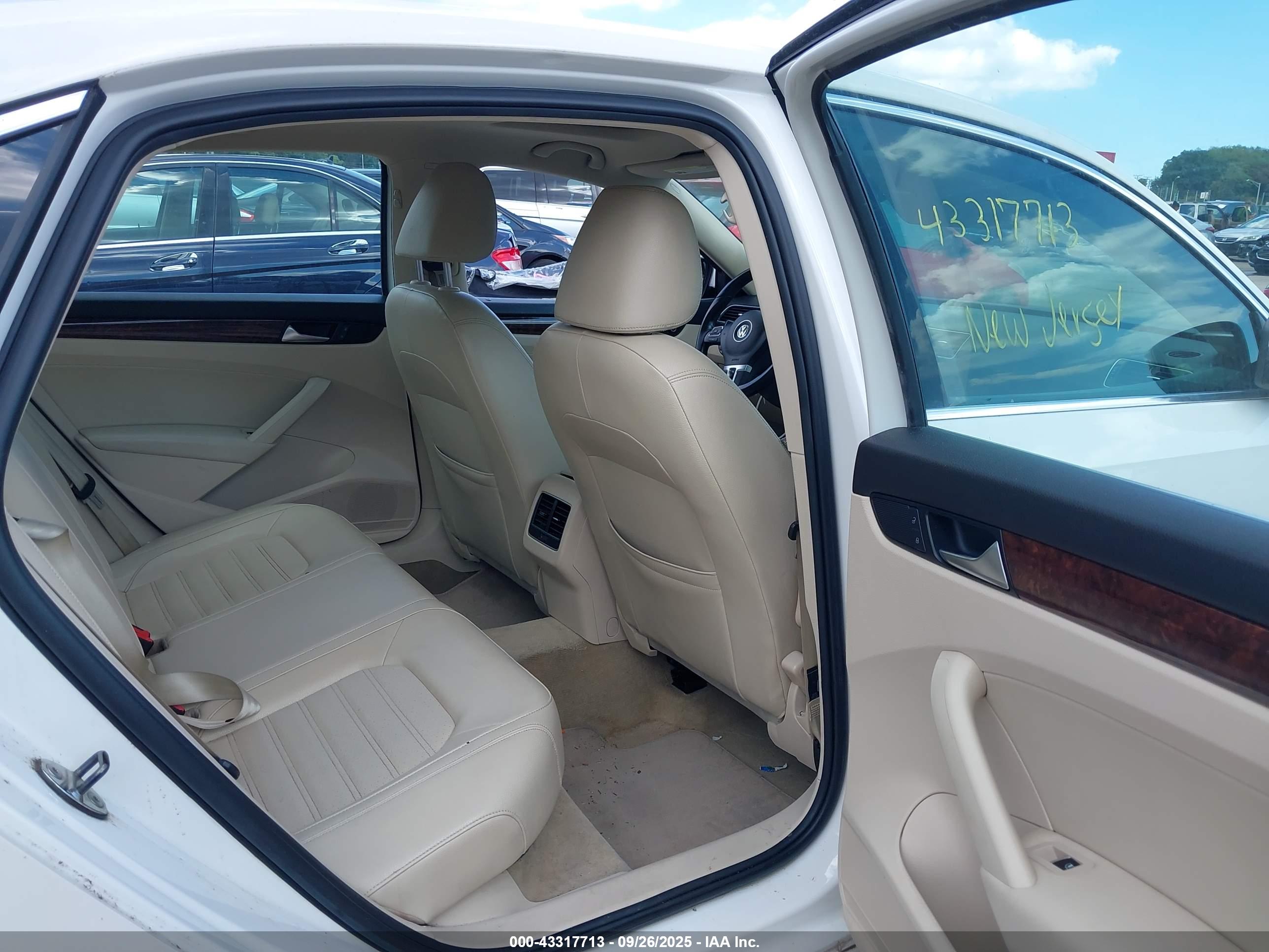 VOLKSWAGEN PASSAT image 8