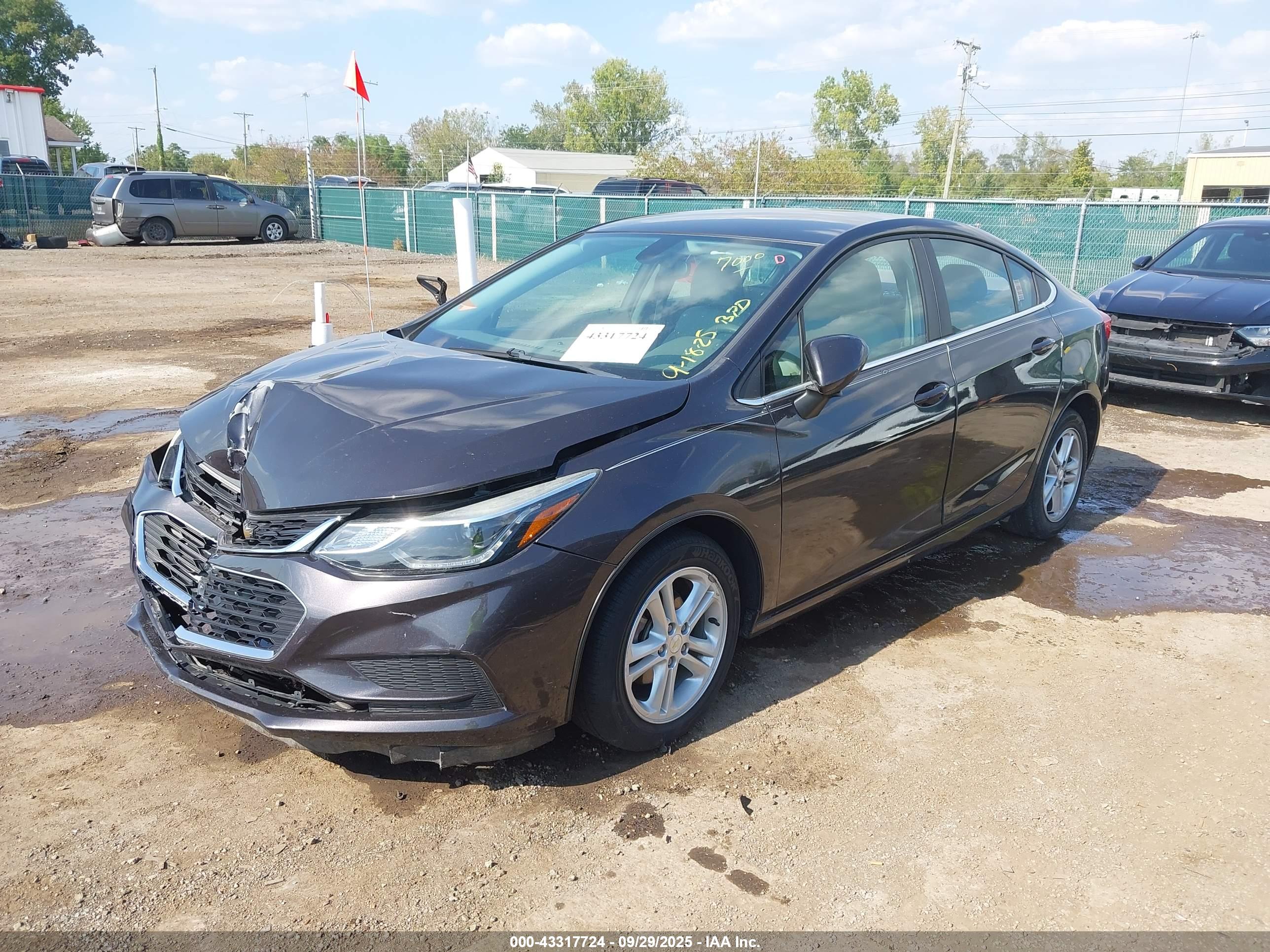 CHEVROLET CRUZE image 2
