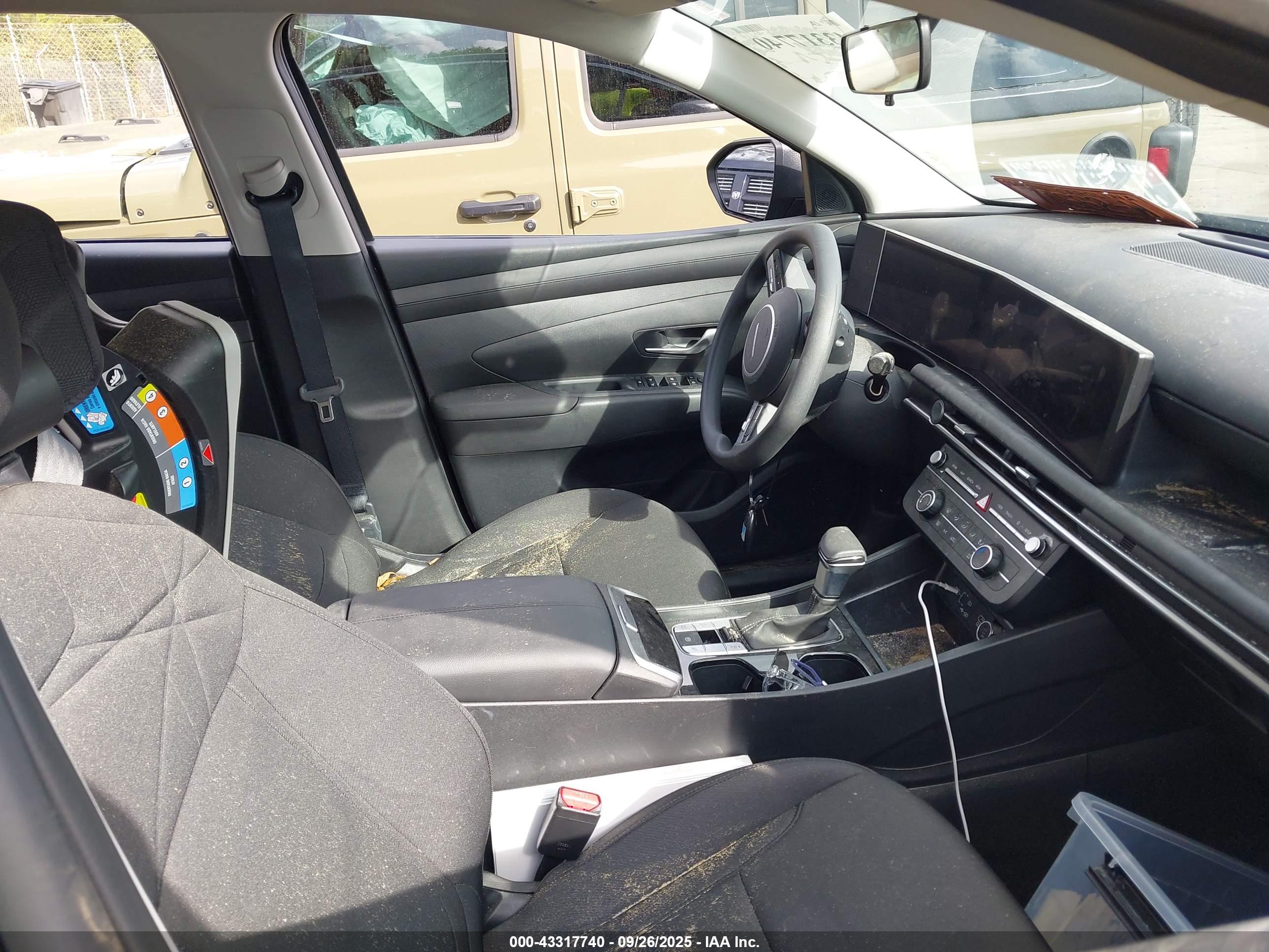 HYUNDAI TUCSON image 5