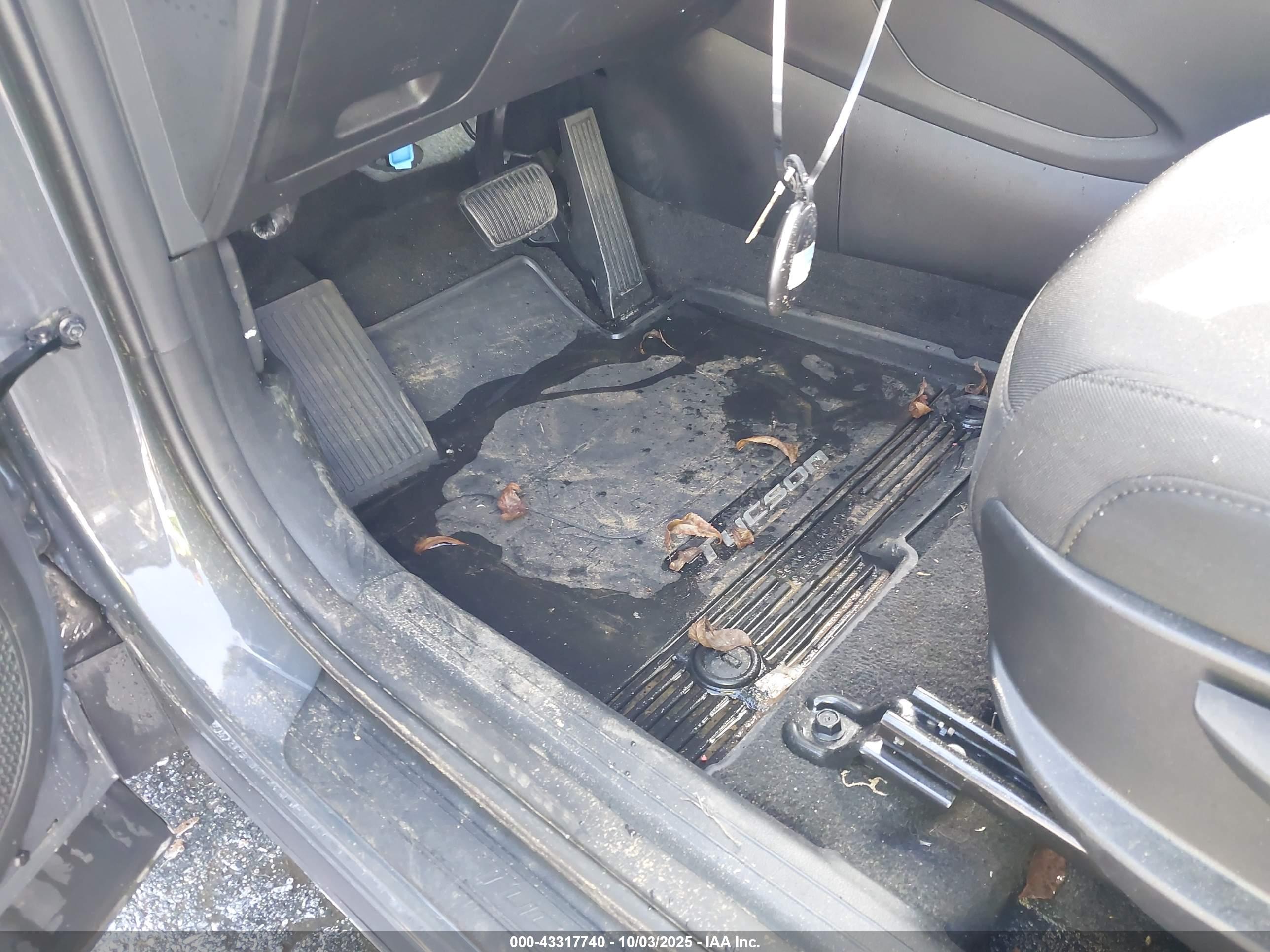 HYUNDAI TUCSON image 6