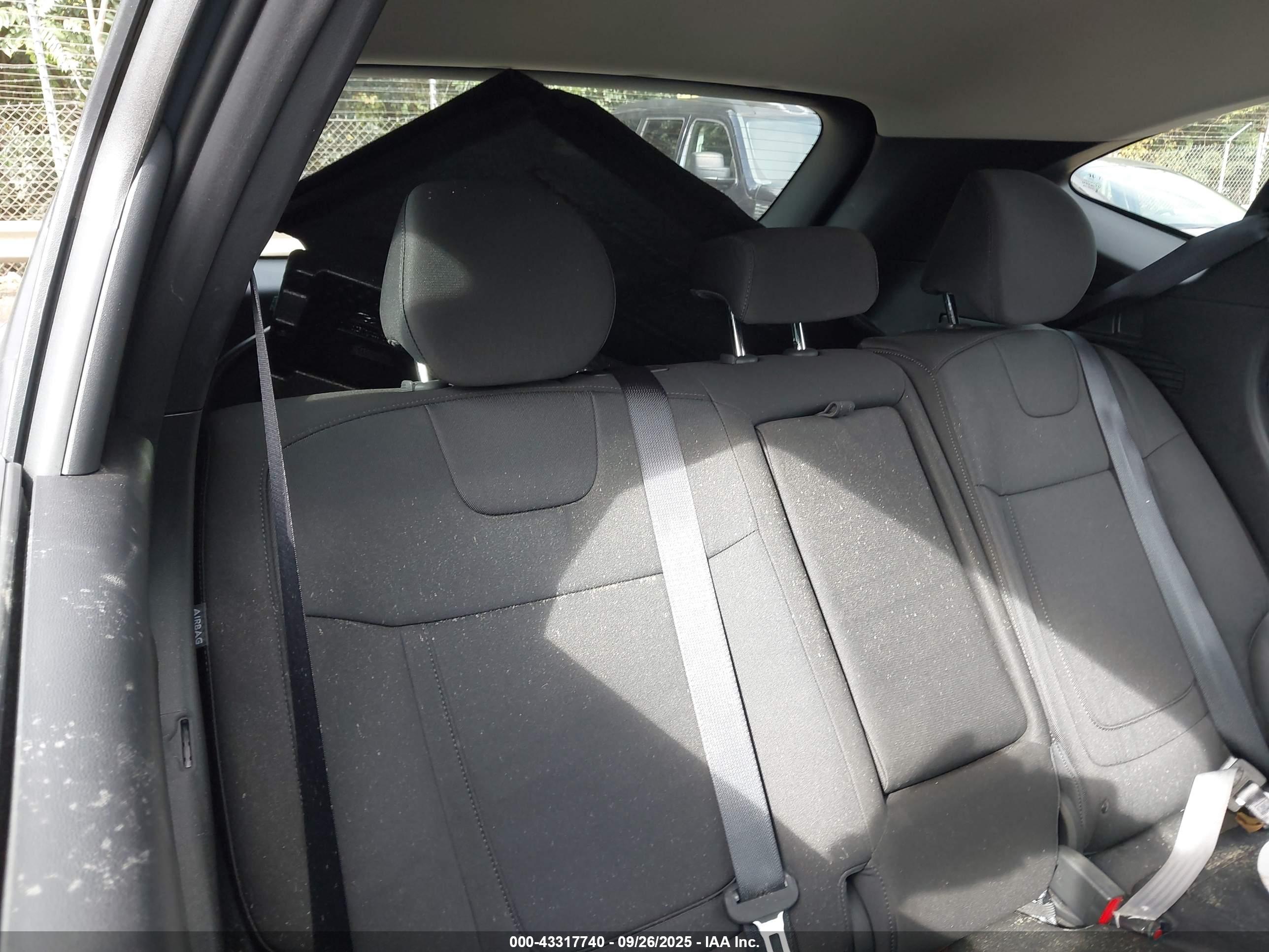 HYUNDAI TUCSON image 8