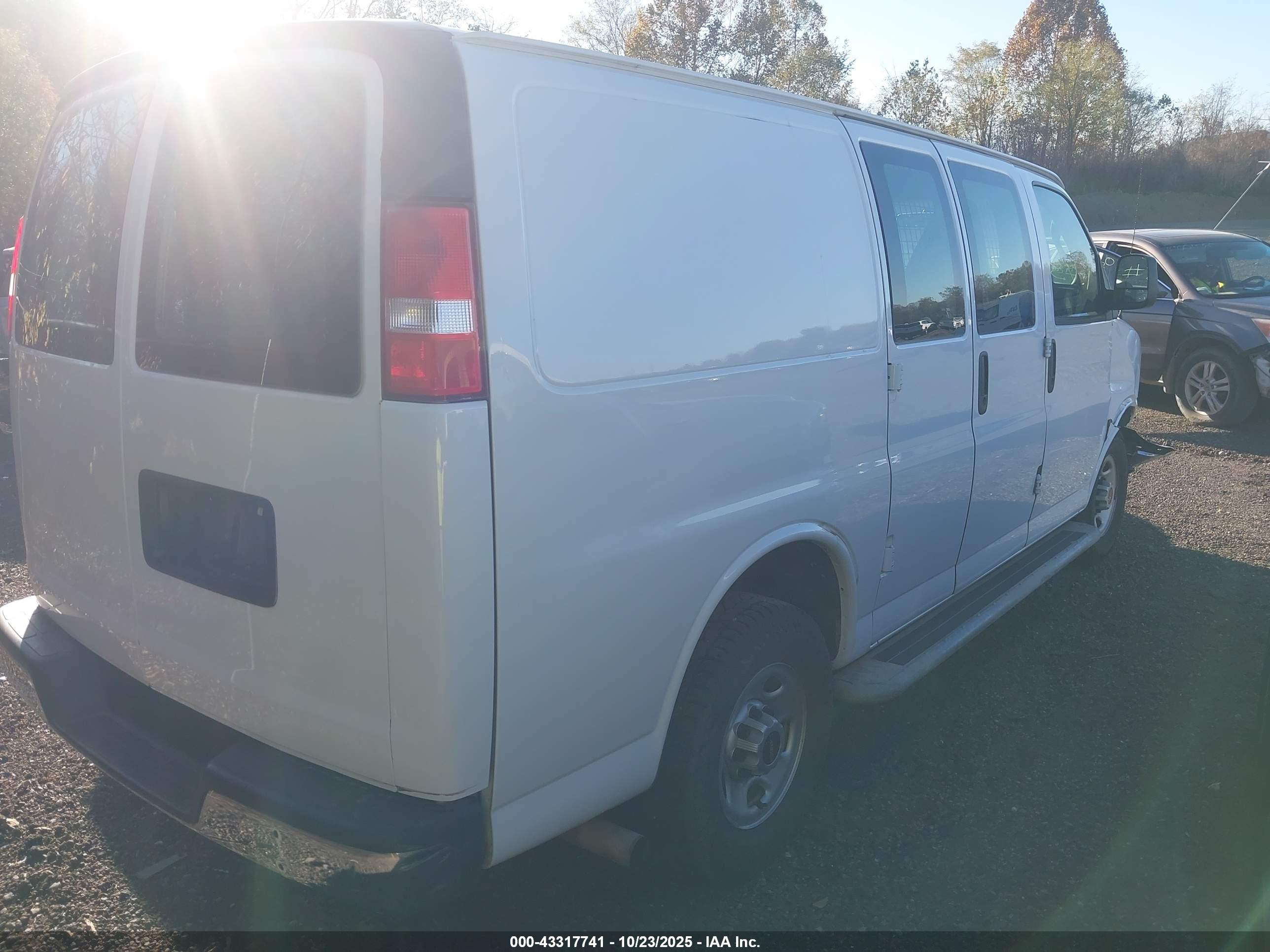 GMC SAVANA image 4