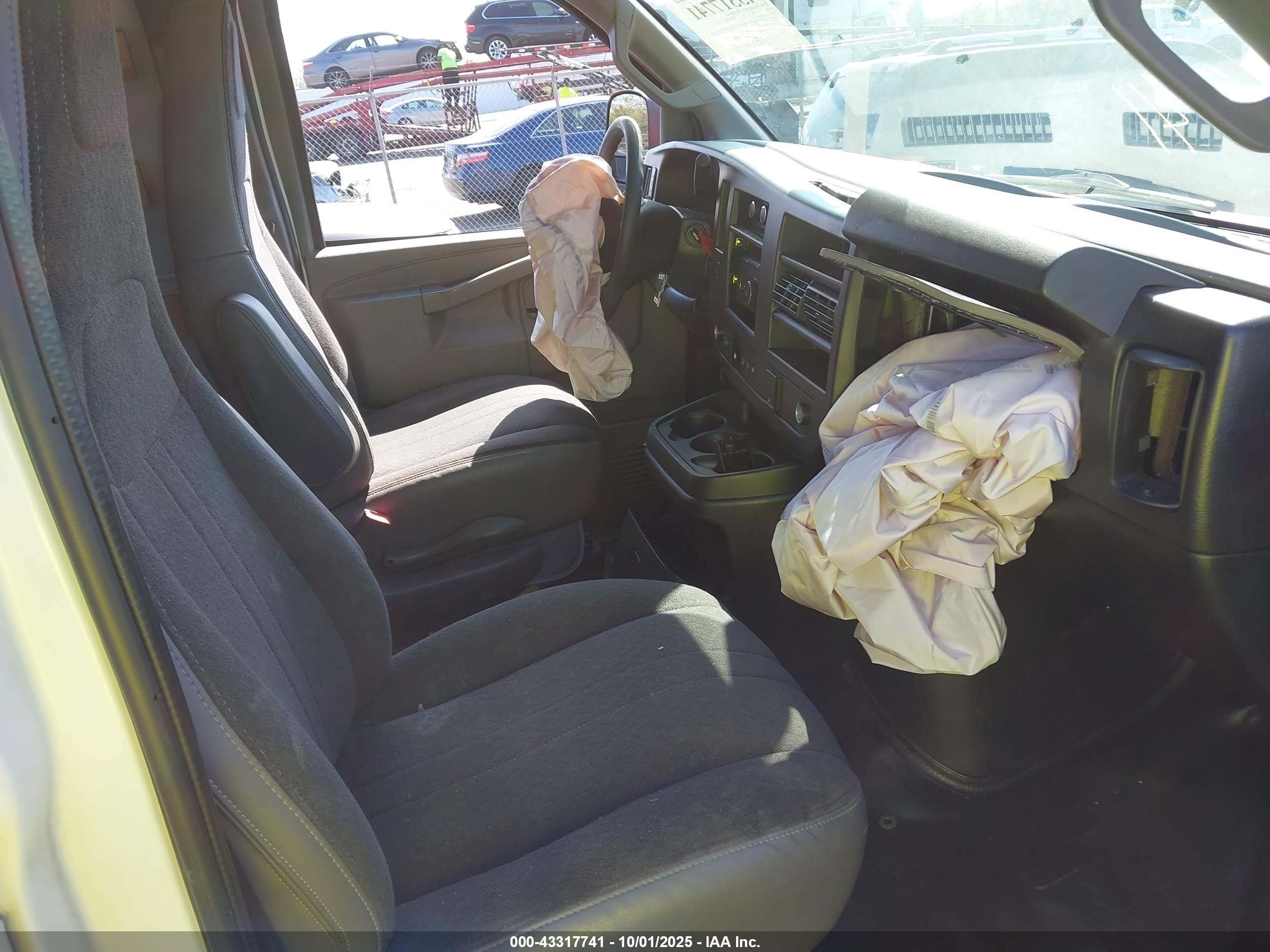 GMC SAVANA image 5