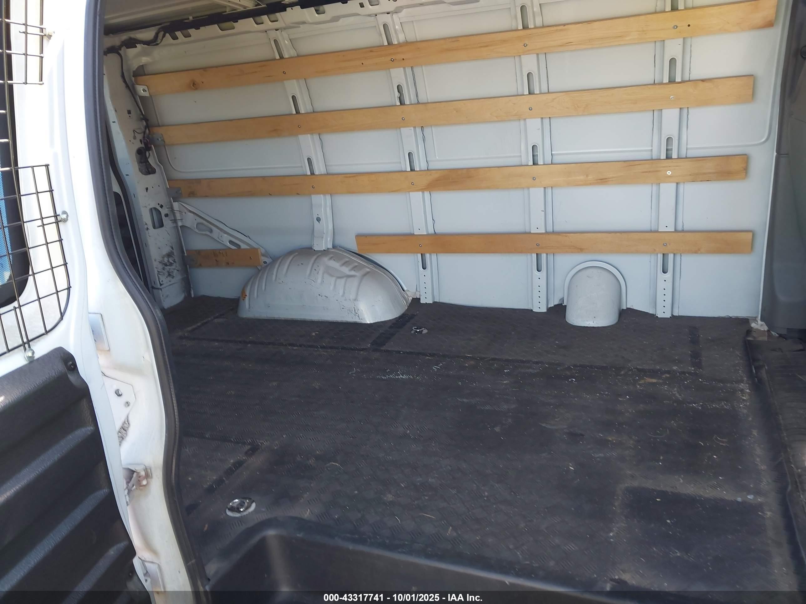 GMC SAVANA image 8
